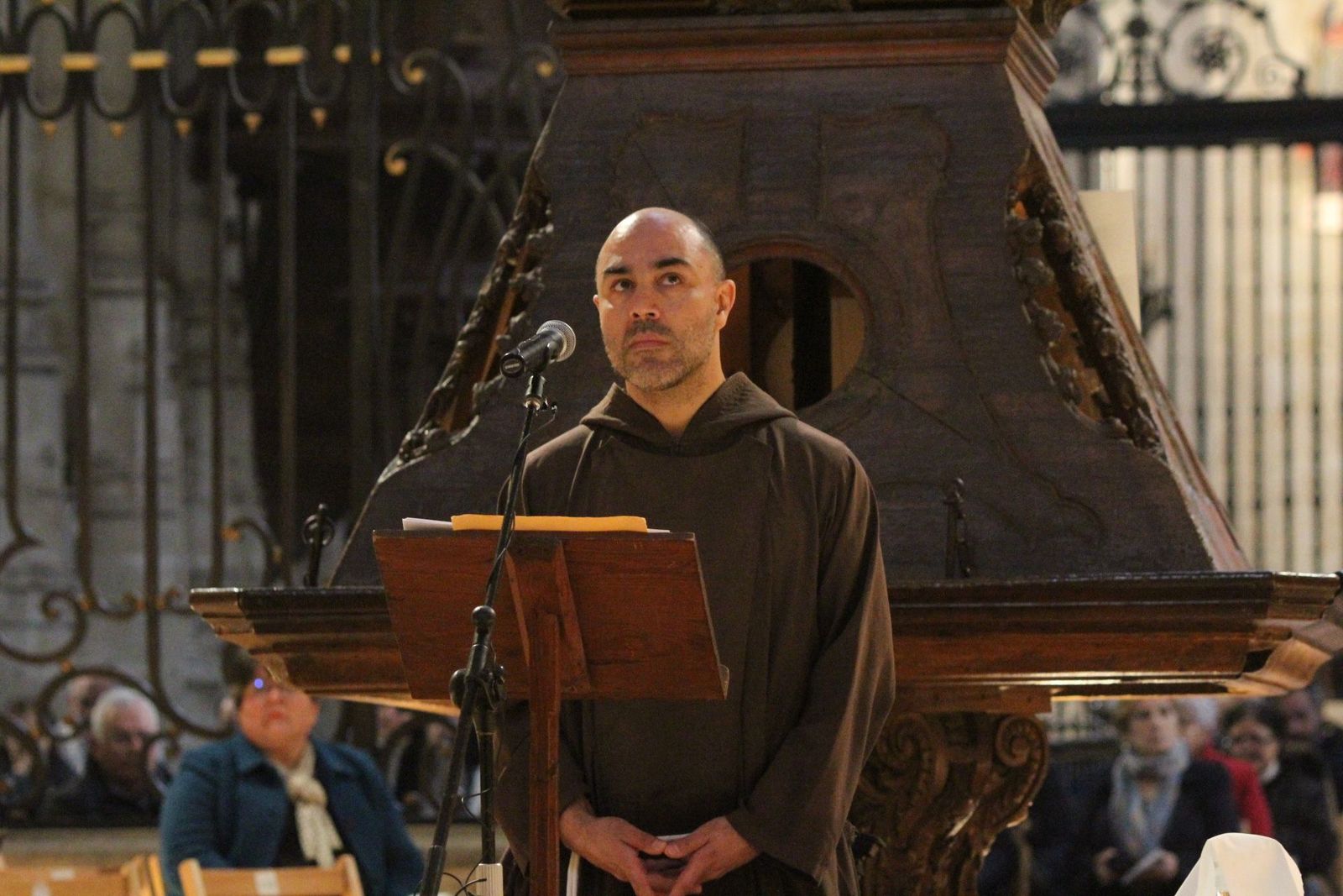 Acto del Poeta ante la Cruz de la Real Cofradía Penitencial de Cristo Yacente de la Misericordia y de la Agonía Redentora Acto del Poeta ante la Cruz de la Real Cofradía Penitencial de Cristo Yacente de la Misericordia y de la Agonía Redentora