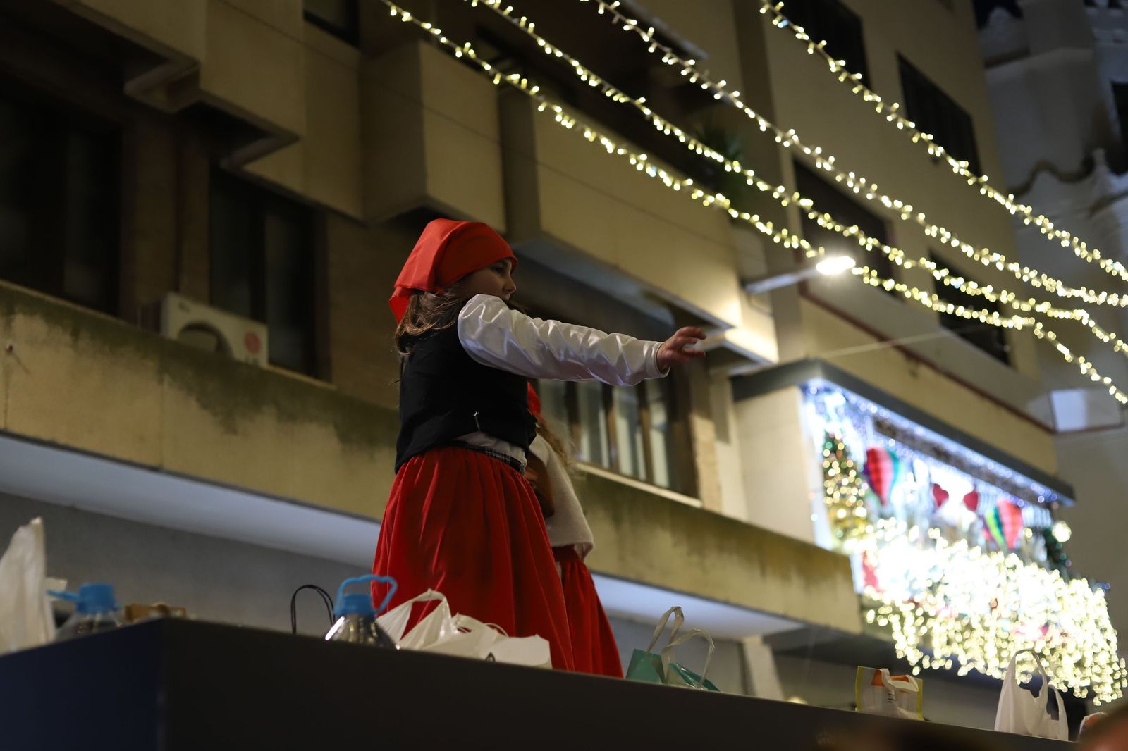 GALERÍA | La Cofradía de Nuestra Madre saca a las calles la Navidad más semanasantera y solidaria