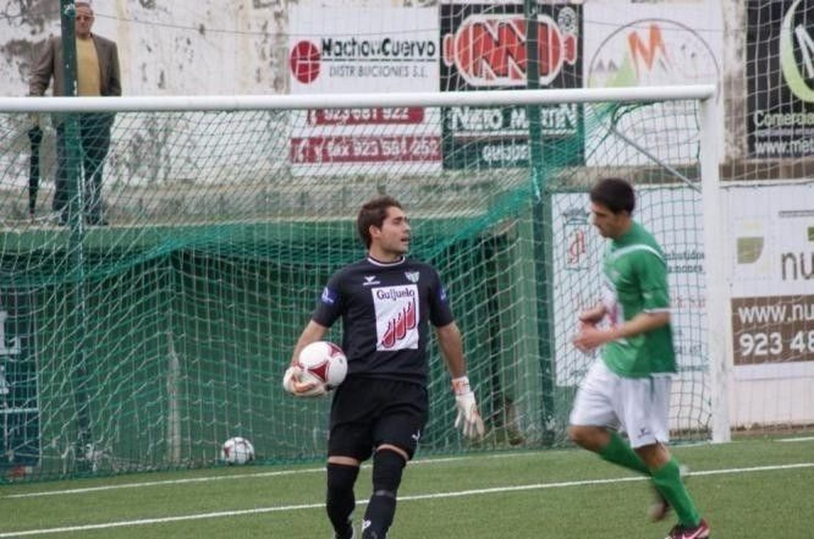 El Guijuelo cede un trabajado partido en quince minutos de desconcierto