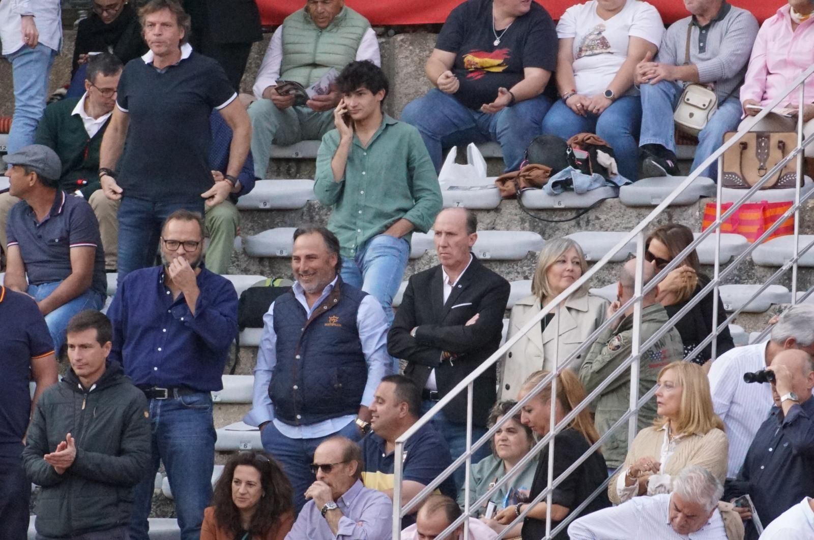 resumen-fotografico-del-ambiente-en-los-tendidos-de-la-glorieta-durante-la-corrida-concurso-22-de-septiembre-fotos-juanes-9