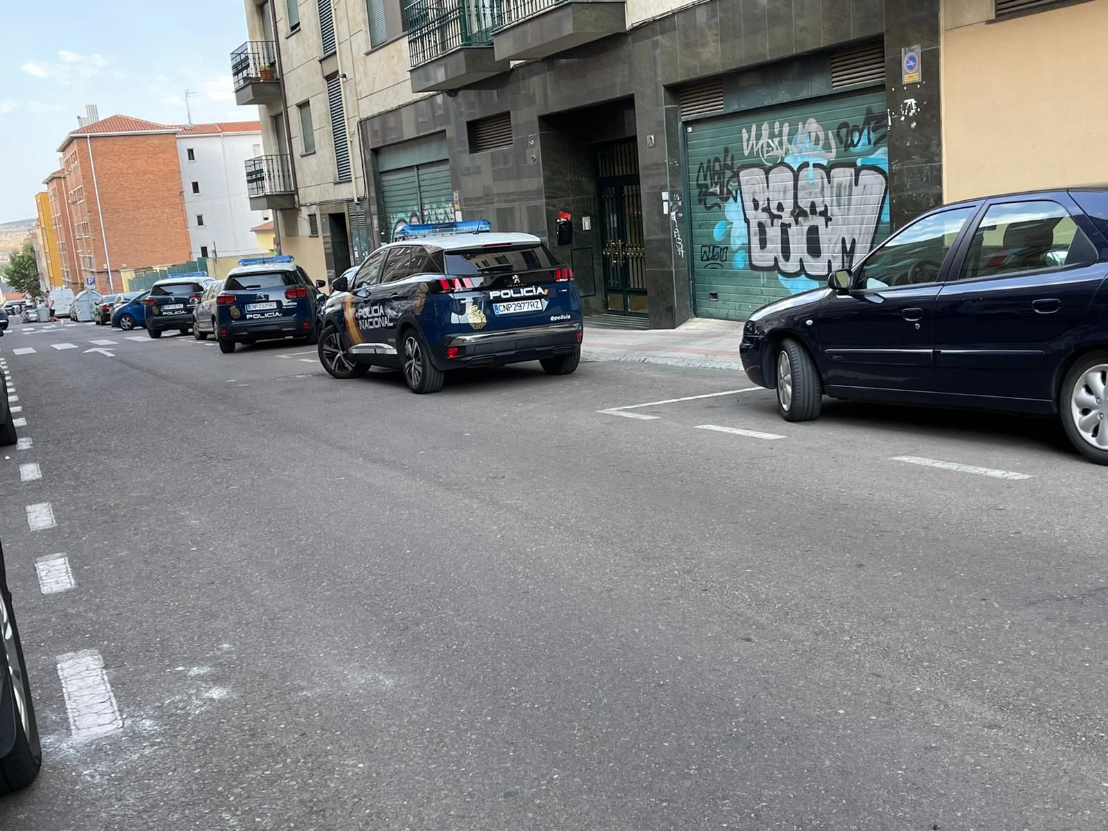 policia-nacional-en-calle-arapiles-2
