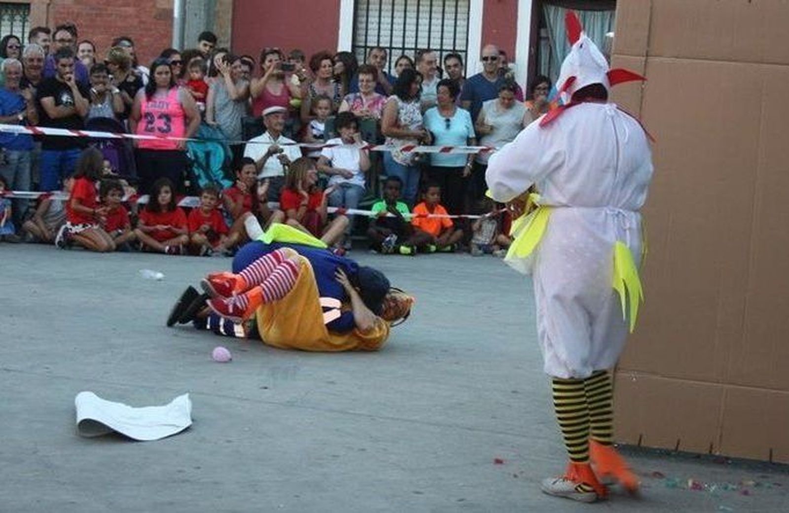 Calvarrasa de Abajo vive el enfrentamiento más divertido con el Iron Team