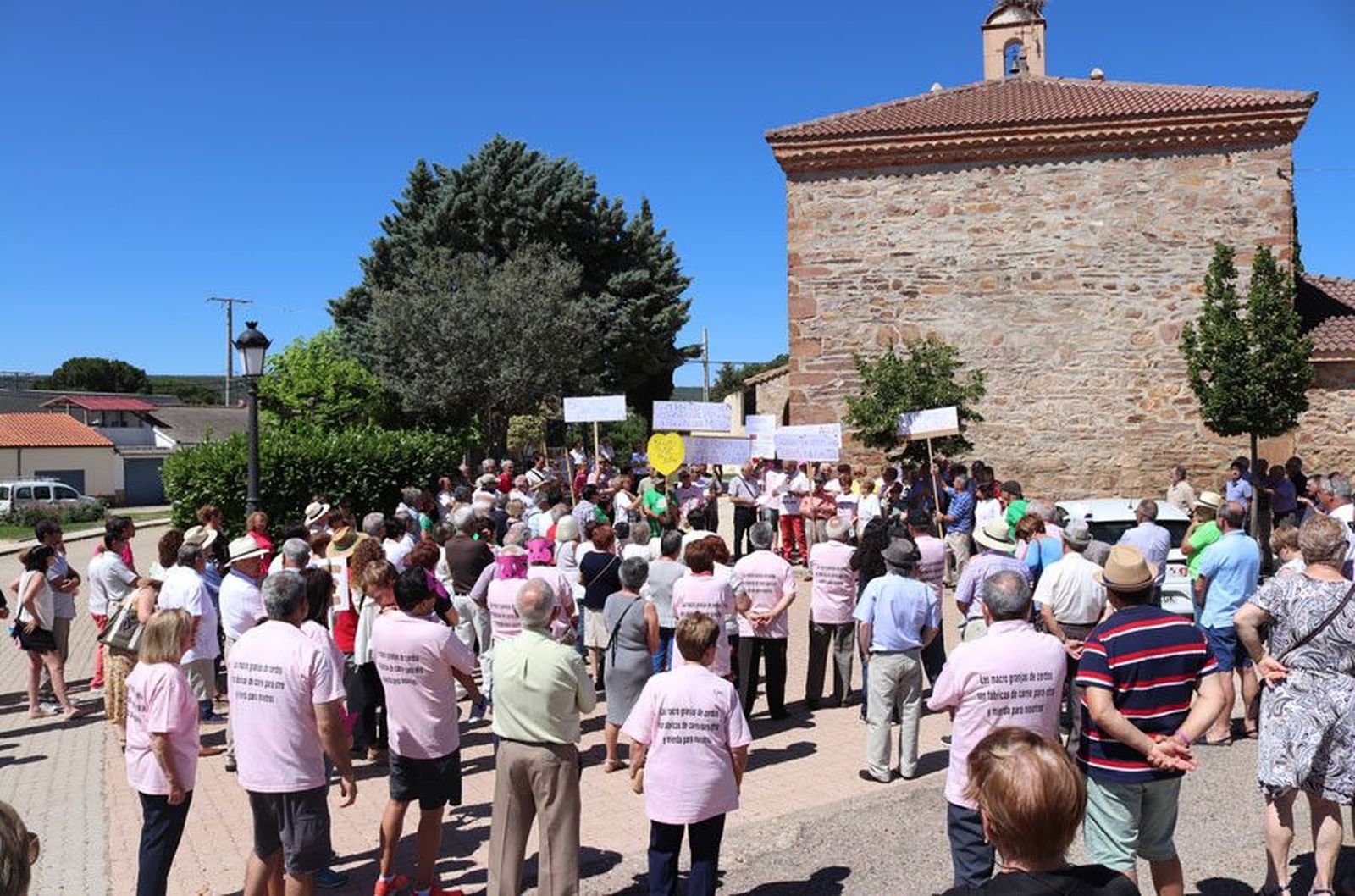 Manifa macrogranja porcina iglesia