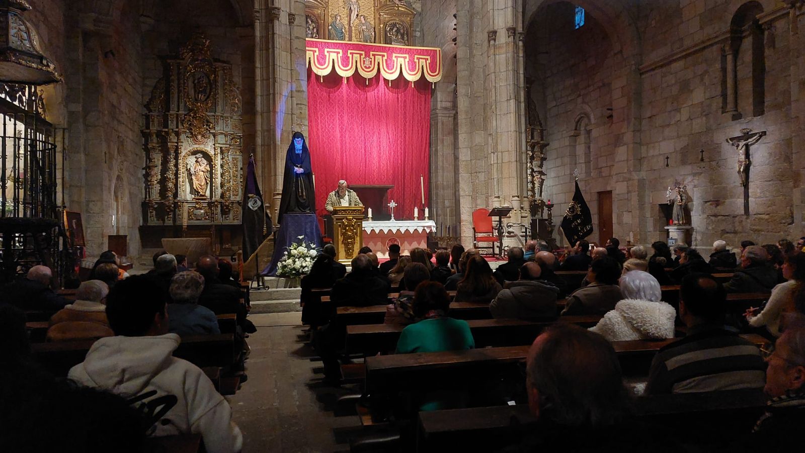 La exaltación literaria a la Virgen de la Soledad abre la Cuaresma para la Cofradía de Jesús Nazareno