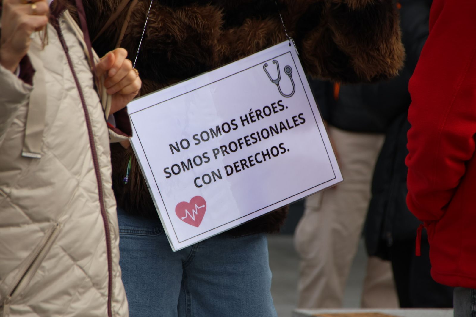 Los médicos de Salamanca se manifiestas a las puertas del hospital