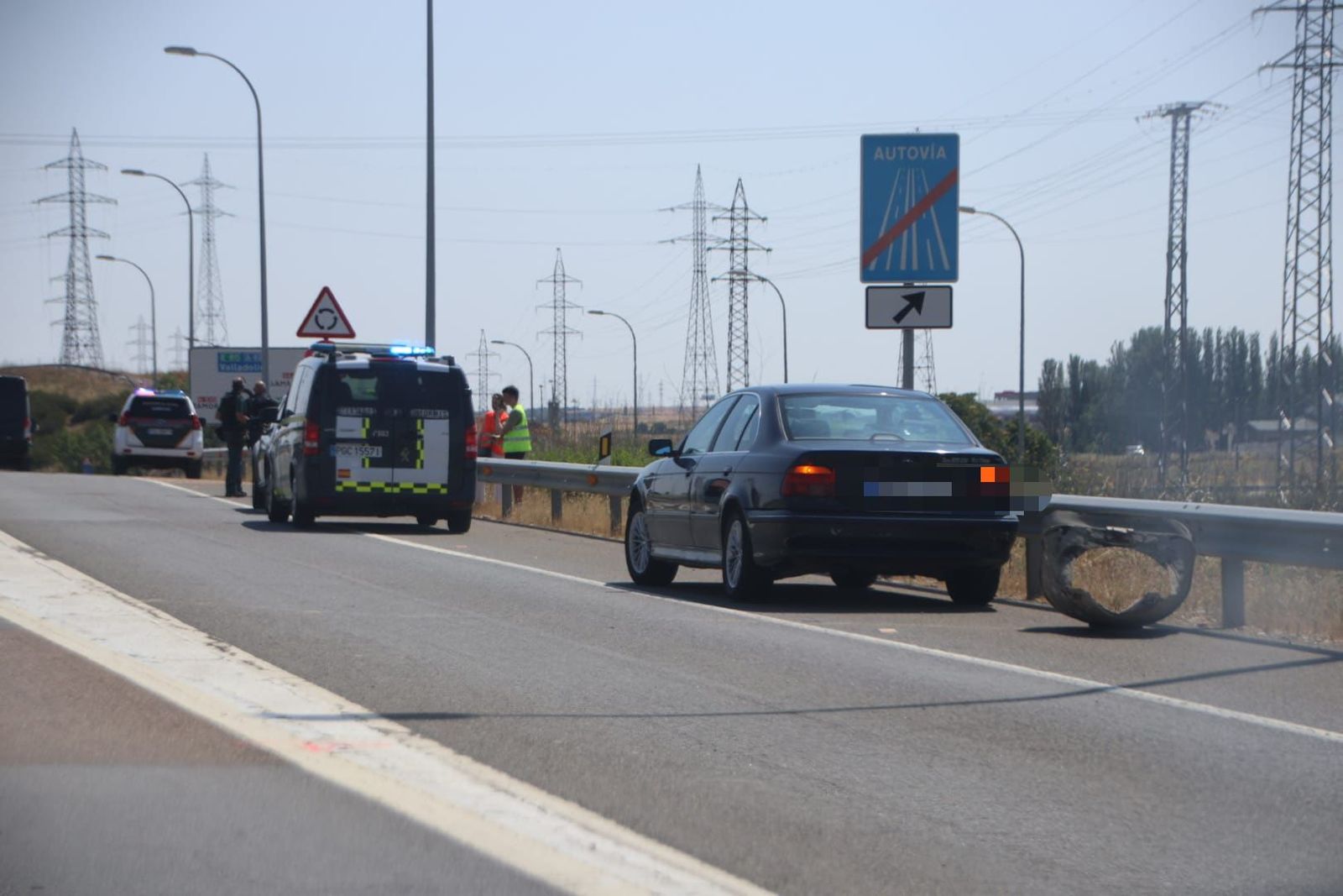 Accidente de tráfico entre un camión y un vehículo en la A-62 a la altura de Villares de la Reina