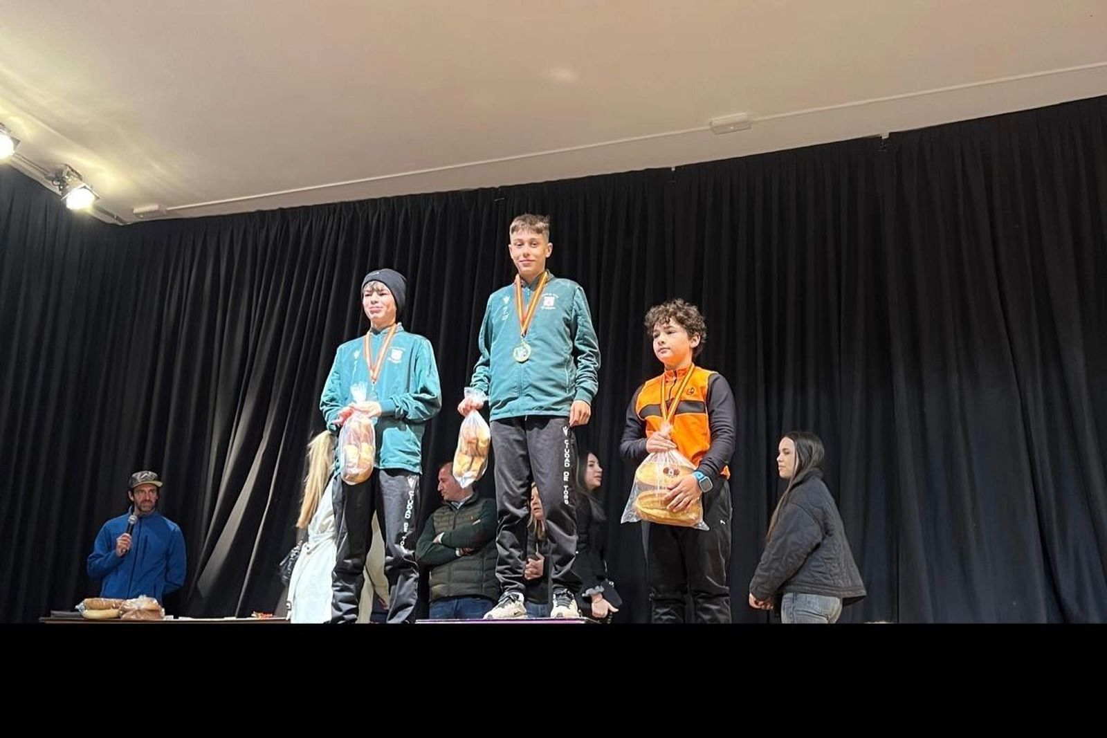 Sergio Marbán García y Álvaro Hernández, del Vino de Toro, tocan el cielo en la Carrera del Mollete de Castronuño