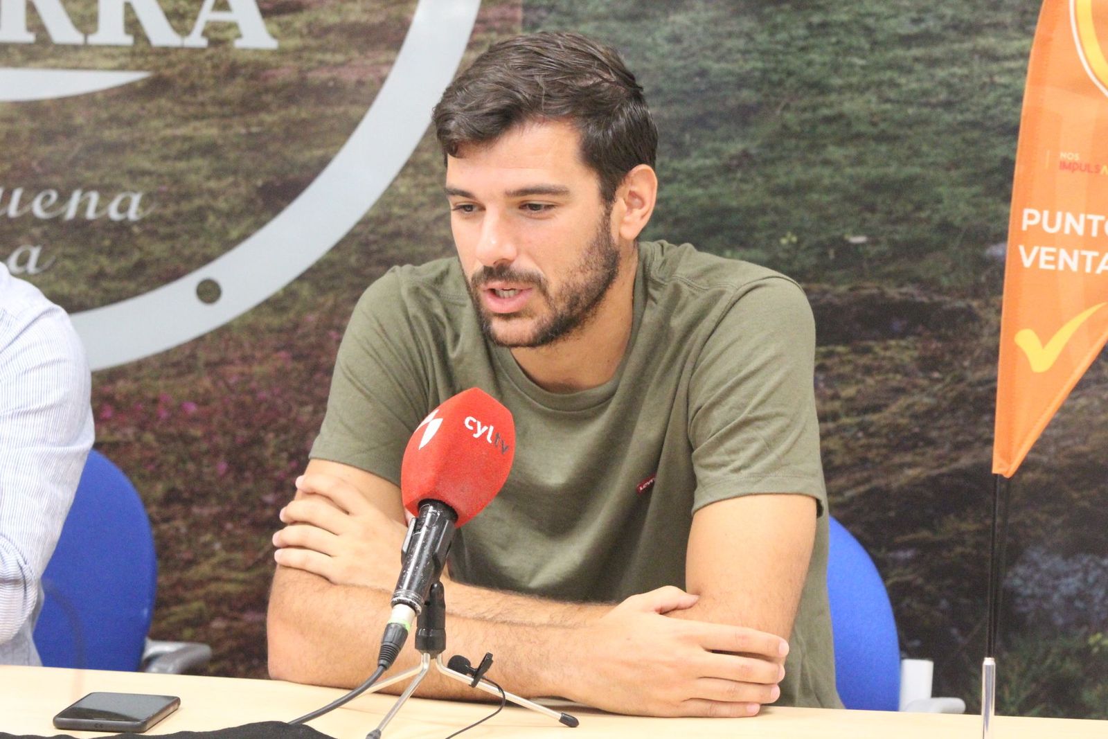 Presentación de Carlos de la Nava. Presentación de Carlos de la Nava.