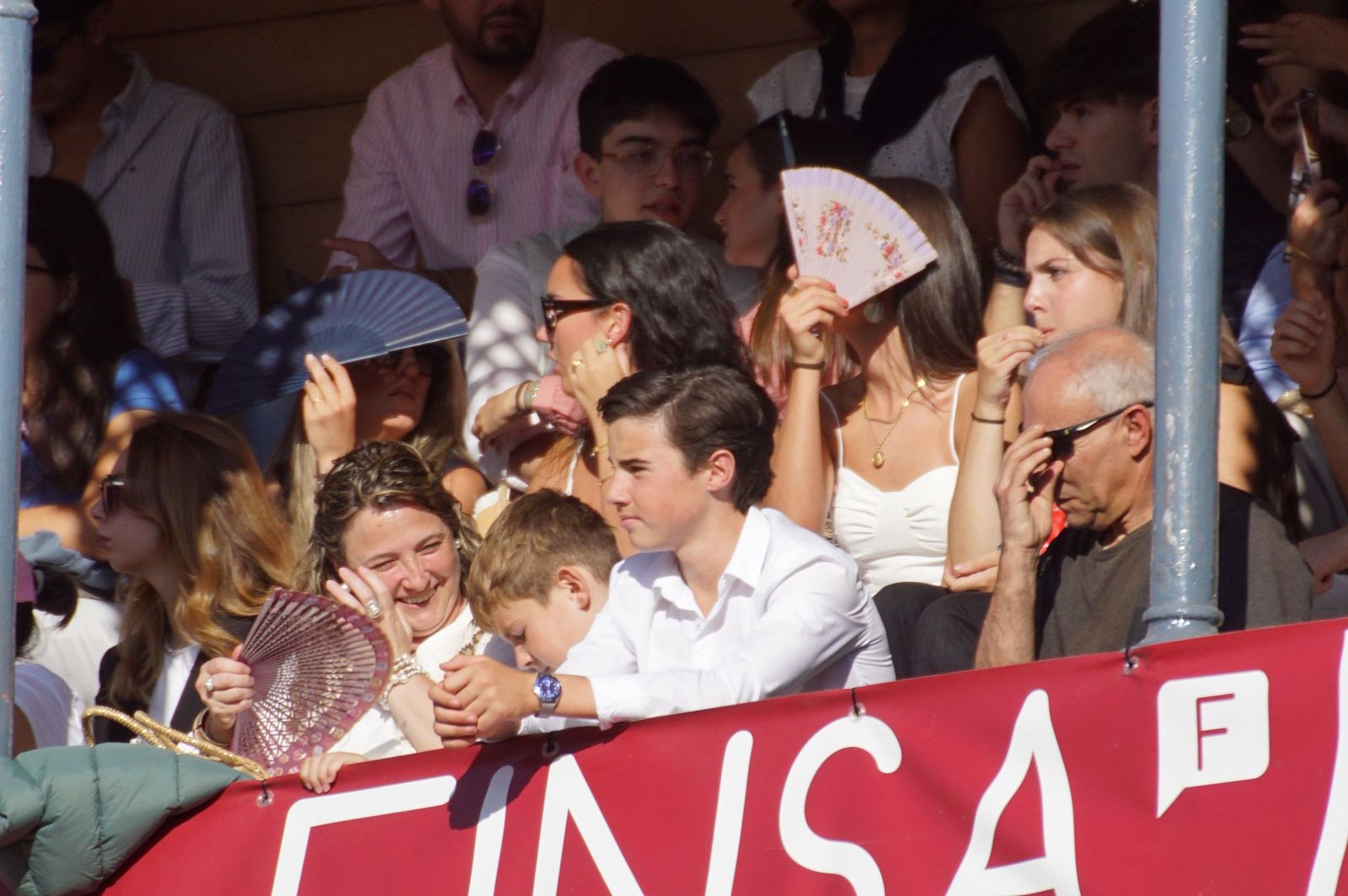 Así han vivido los salmantinos el primer festejo de la feria taurina 2025: imágenes del ambiente en los tendidos y en el patio de cuadrillas