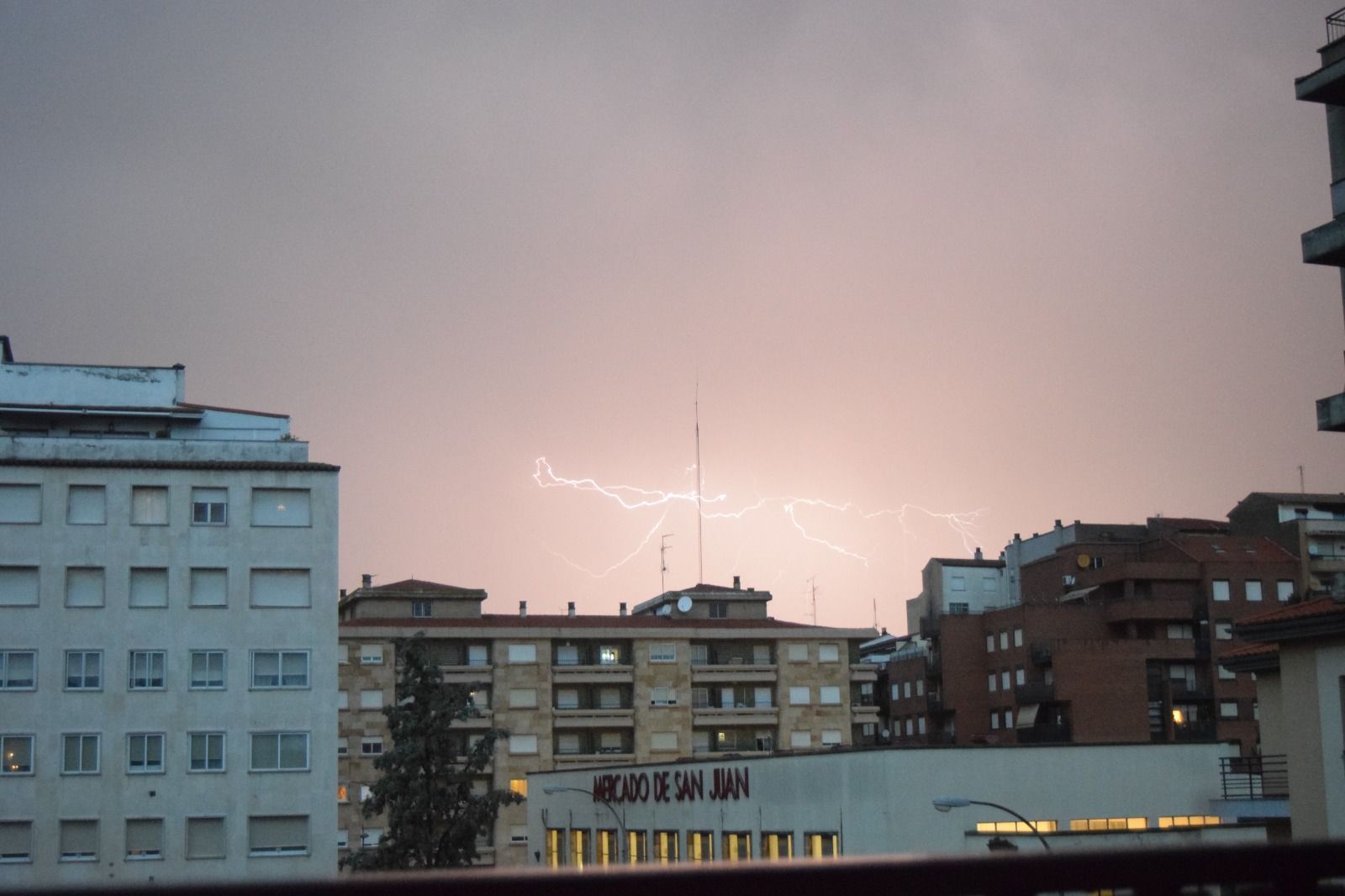 Rayos y tormenta en Salamanca | Foto de archivo