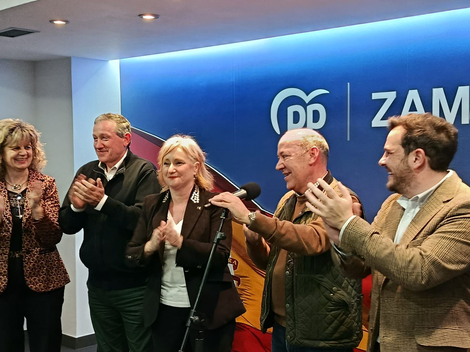 GALERÍA | Noche electoral en la sede del PP en Zamora