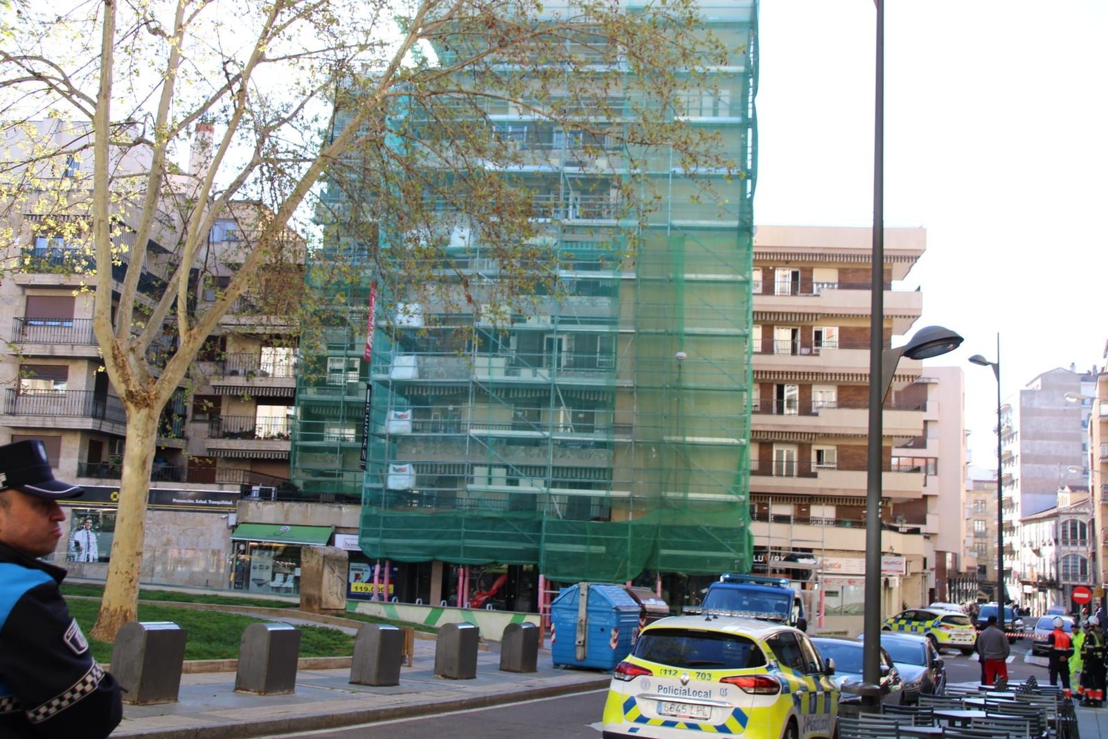 comprobacion-de-un-andamio-en-la-plaza-de-julian-sanchez-el-charro-fotos-s24h-3