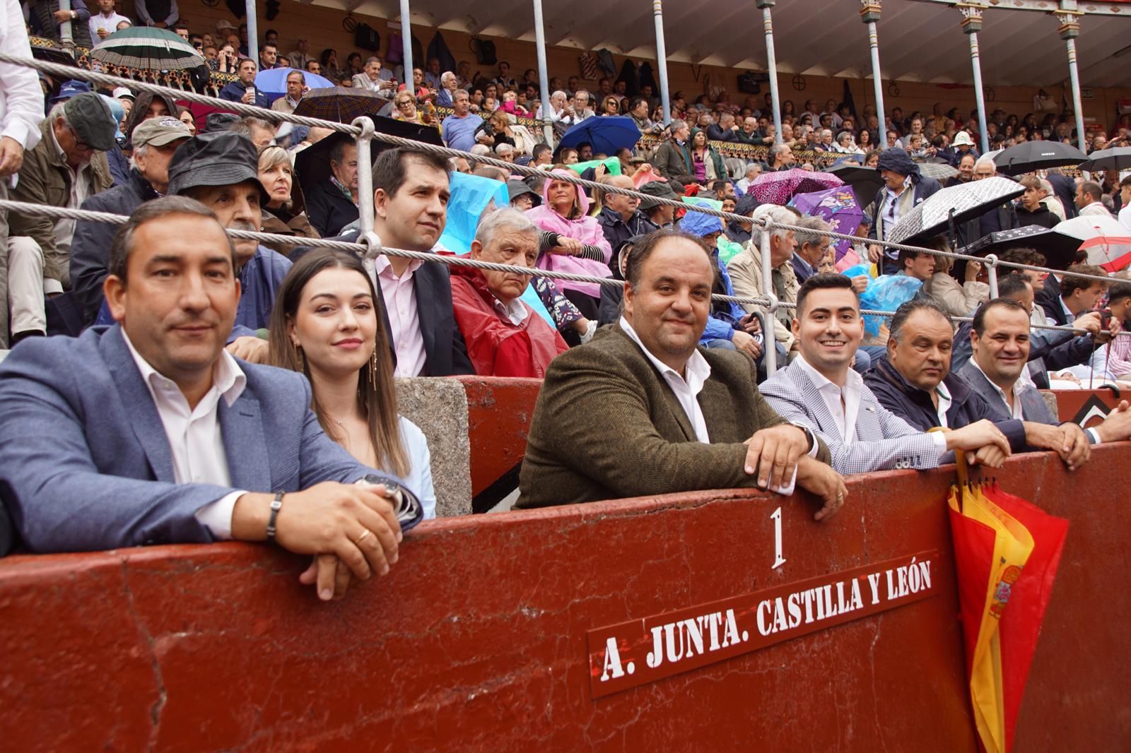 resumen-fotografico-del-ambiente-en-los-tendidos-de-la-glorieta-durante-la-corrida-de-garcigrande-20-de-septiembre-de-2024-foto-juanes-54