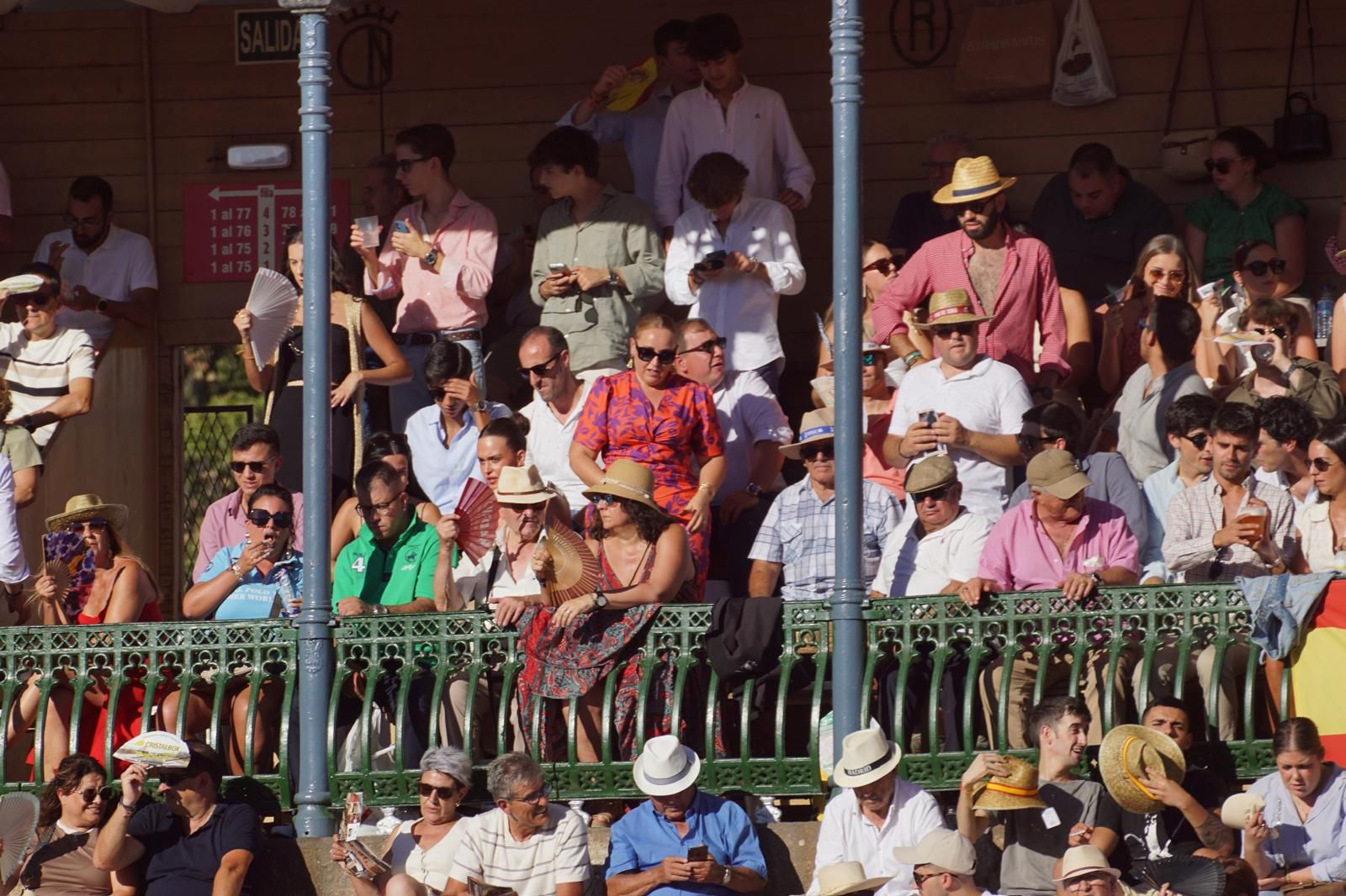 Así ha vivido la afición de La Glorieta el primer cartel de figuras de la feria: imágenes del ambiente en los tendidos y en el patio de cuadrillas