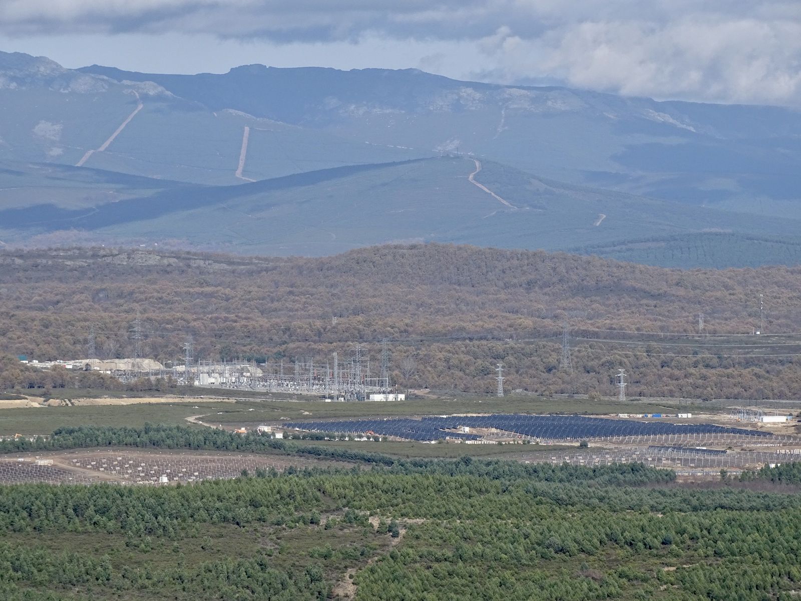 Denuncian la destrucción del ecosistema de Sanabria por los parques fotovoltaicos y piden la intervención de la UNESCO