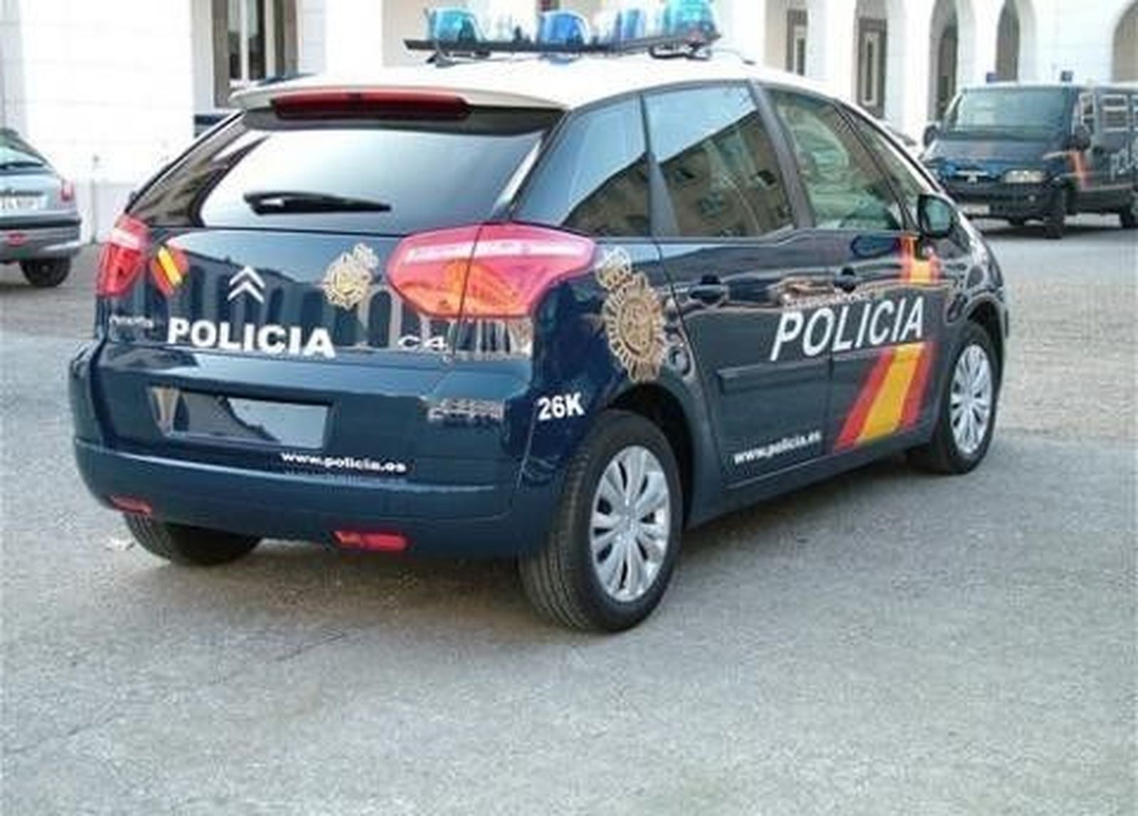 Amenaza a un conocido con una navaja y le da una paliza para robarle un mando de videoconsola