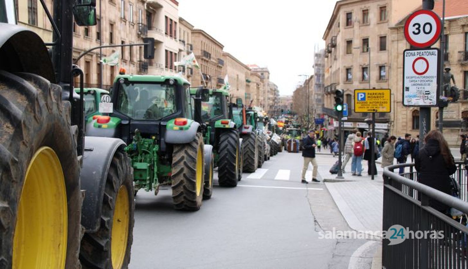 Tractorada en Salamanca a su paso por Gran Vía