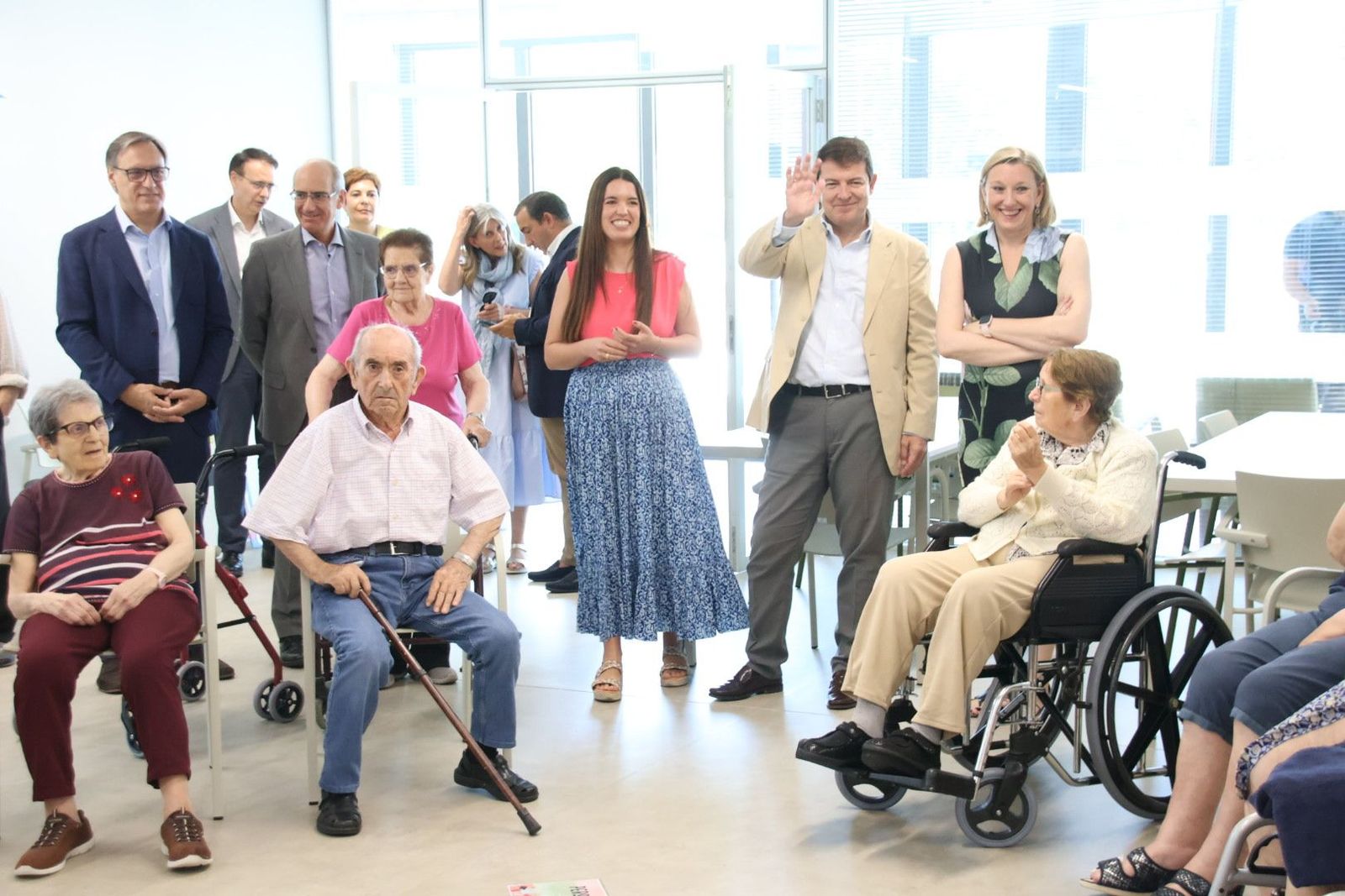 Alfonso Fernández Mañueco y Carbayo visita la nueva Residencia de Mayores San Juan de Sahagún. Fotos Andrea M..