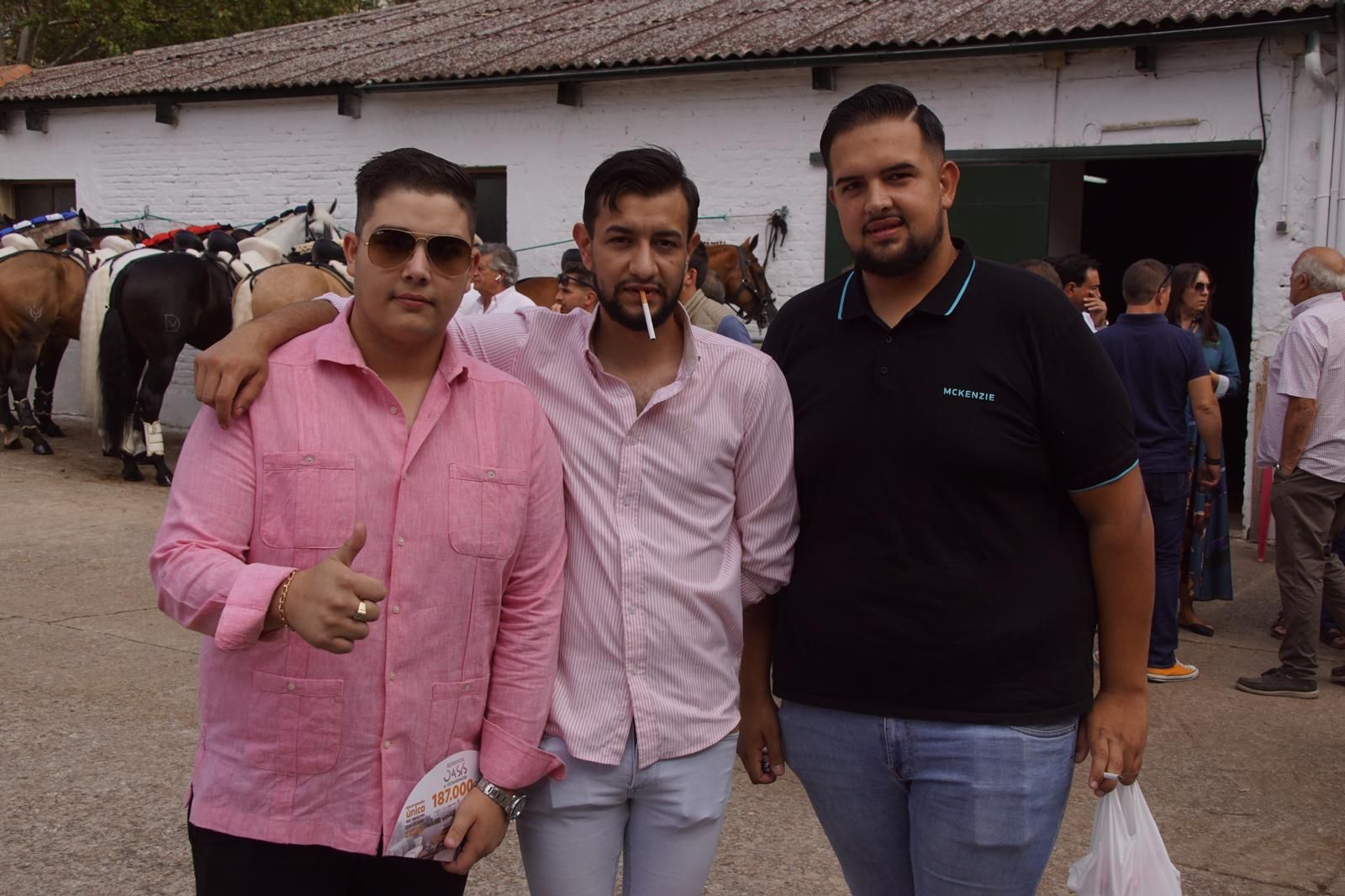 Expectación por ver los caballos de rejoneo en La Glorieta: imágenes del ambiente en los tendidos y en el patio de cuadrillas