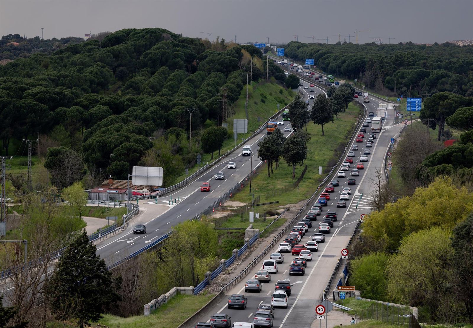 Varios vehículos circulan por la A-5 - Eduardo Parra - Europa Press