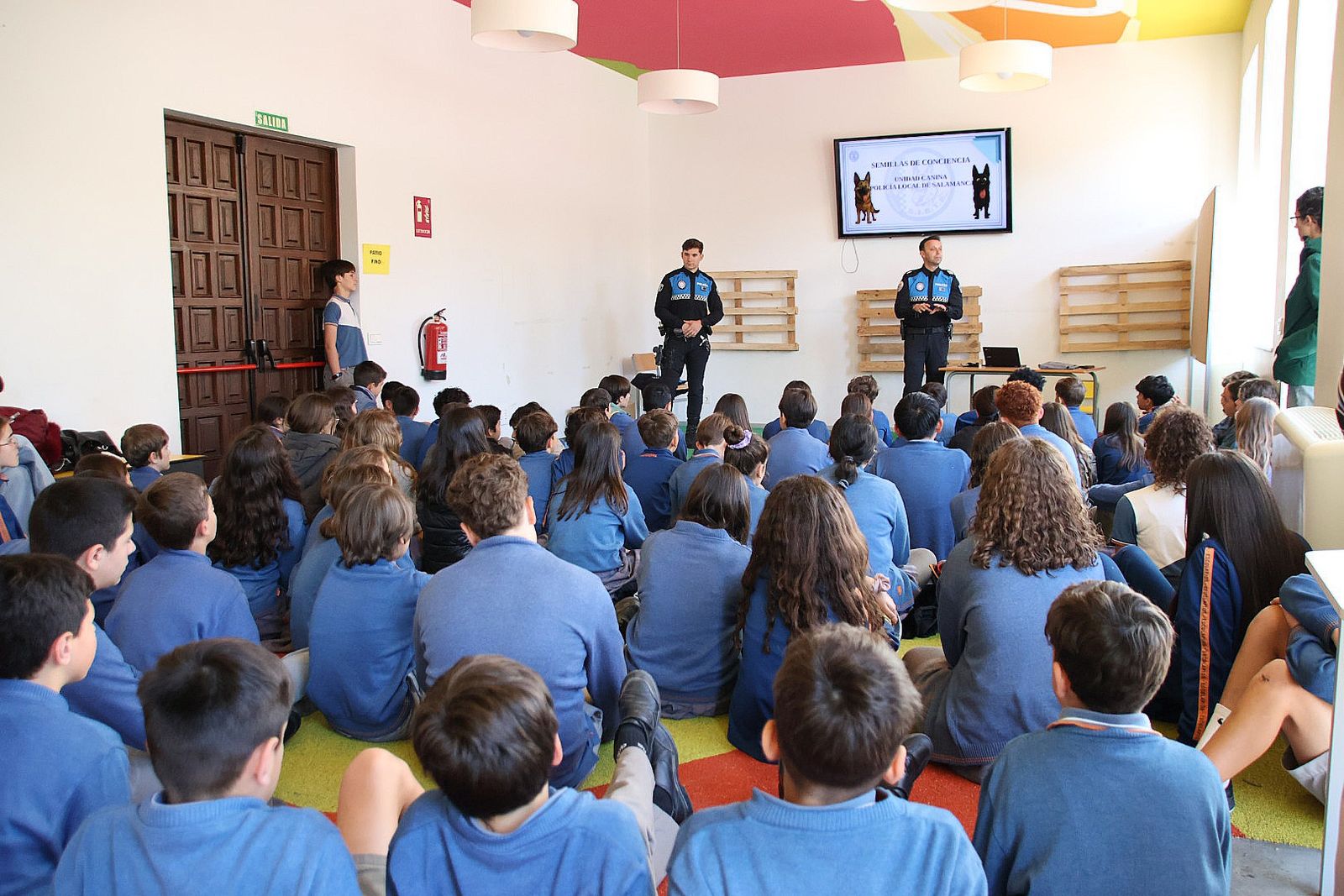 Reportaje perros Policía Local "semillas de conciencia"
