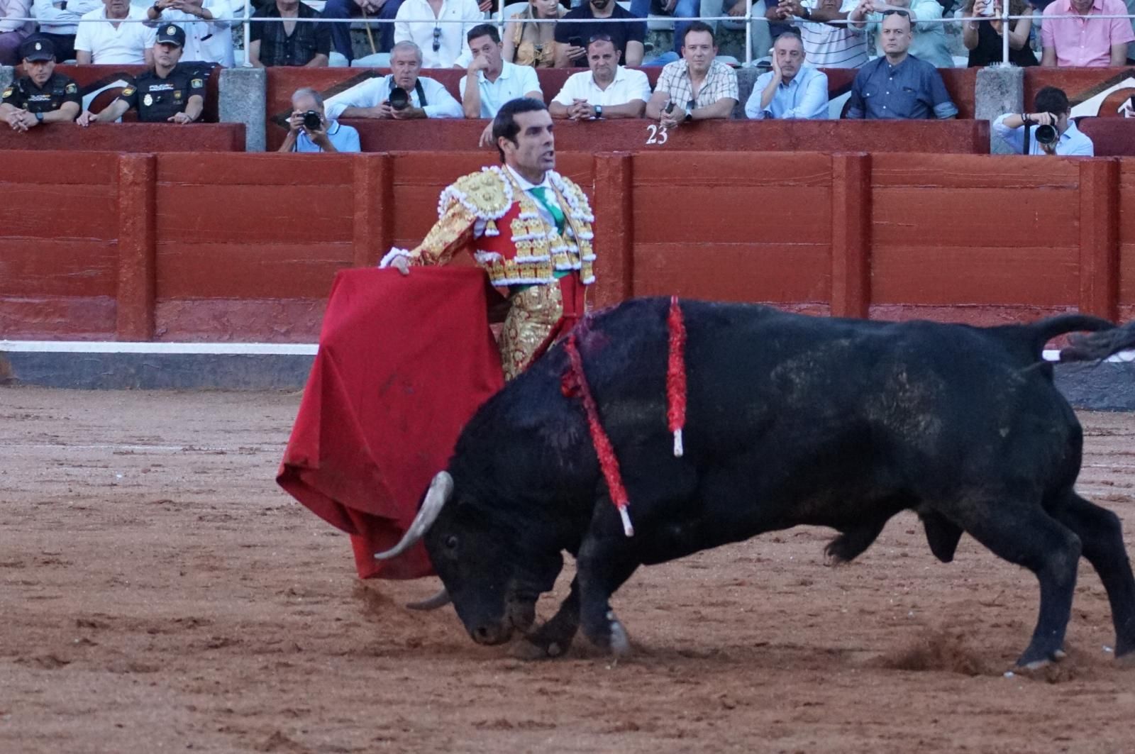 Emilio de Justo, Juan Ortega y Roca Rey inauguran el cartel de figuras en la feria de Salamanca: la corrida de Garcigrande en imágenes