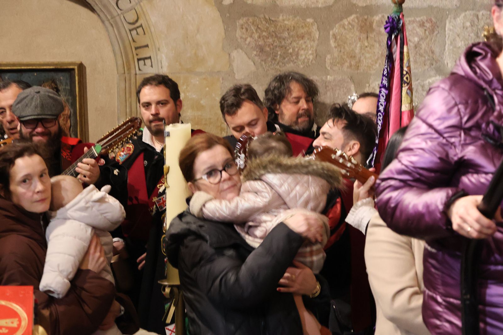 paso-de-los-ninos-ante-la-virgen-de-la-soledad-21