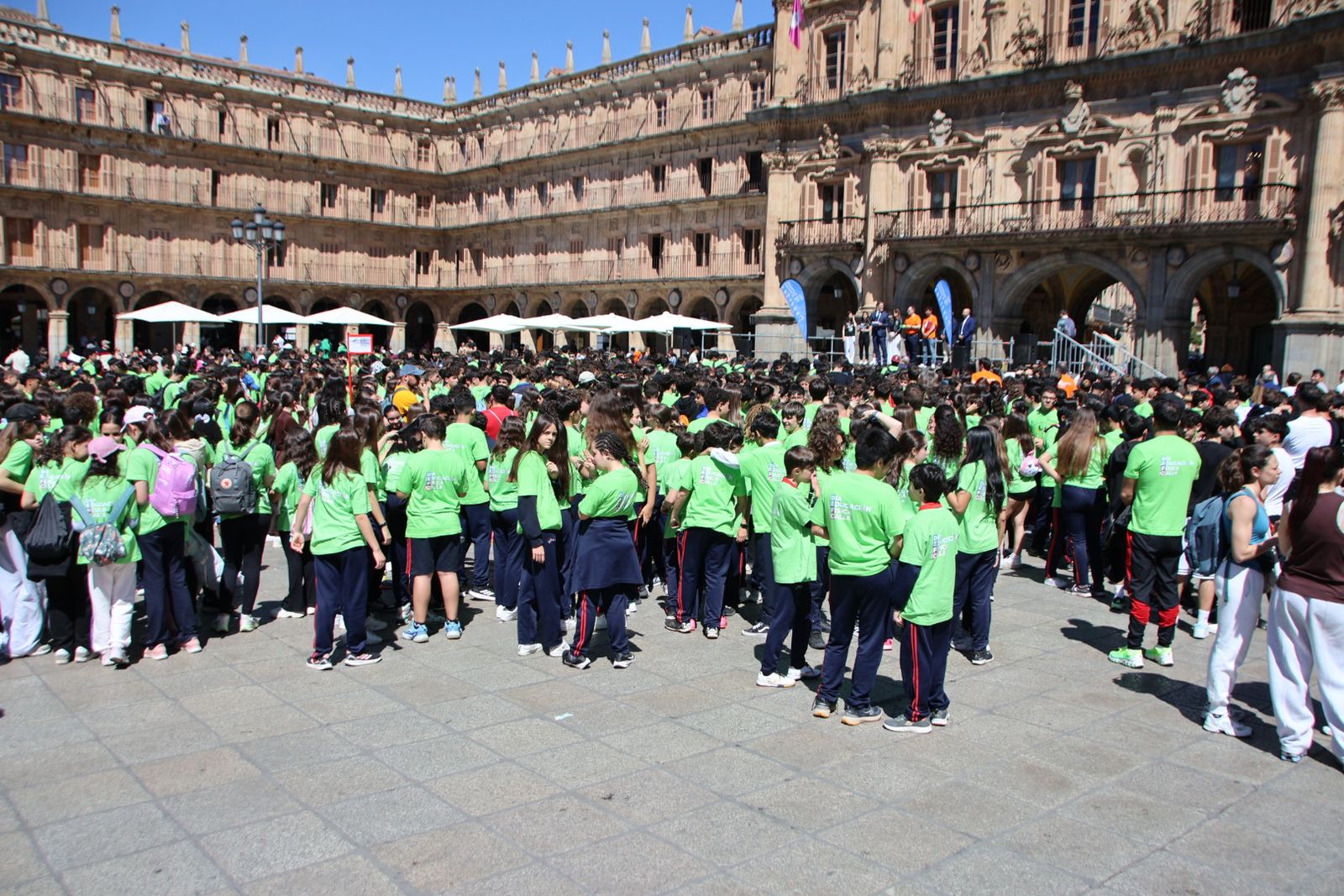 El alcalde de Salamanca, Carlos García Carbayo, participa en el Día de la Educación Física en la calle