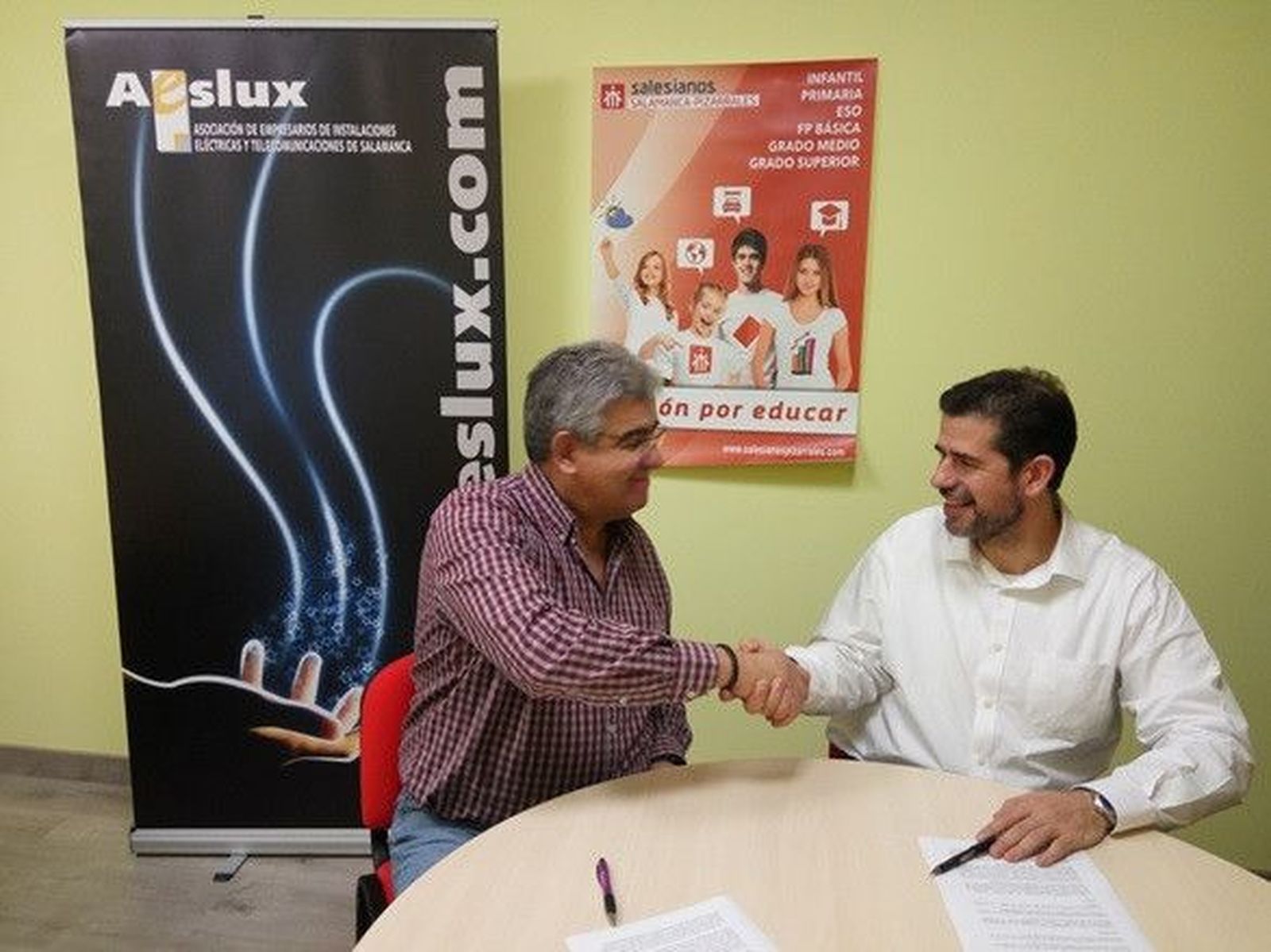 Acuerdo colaboracion colegio salesiano aeslux