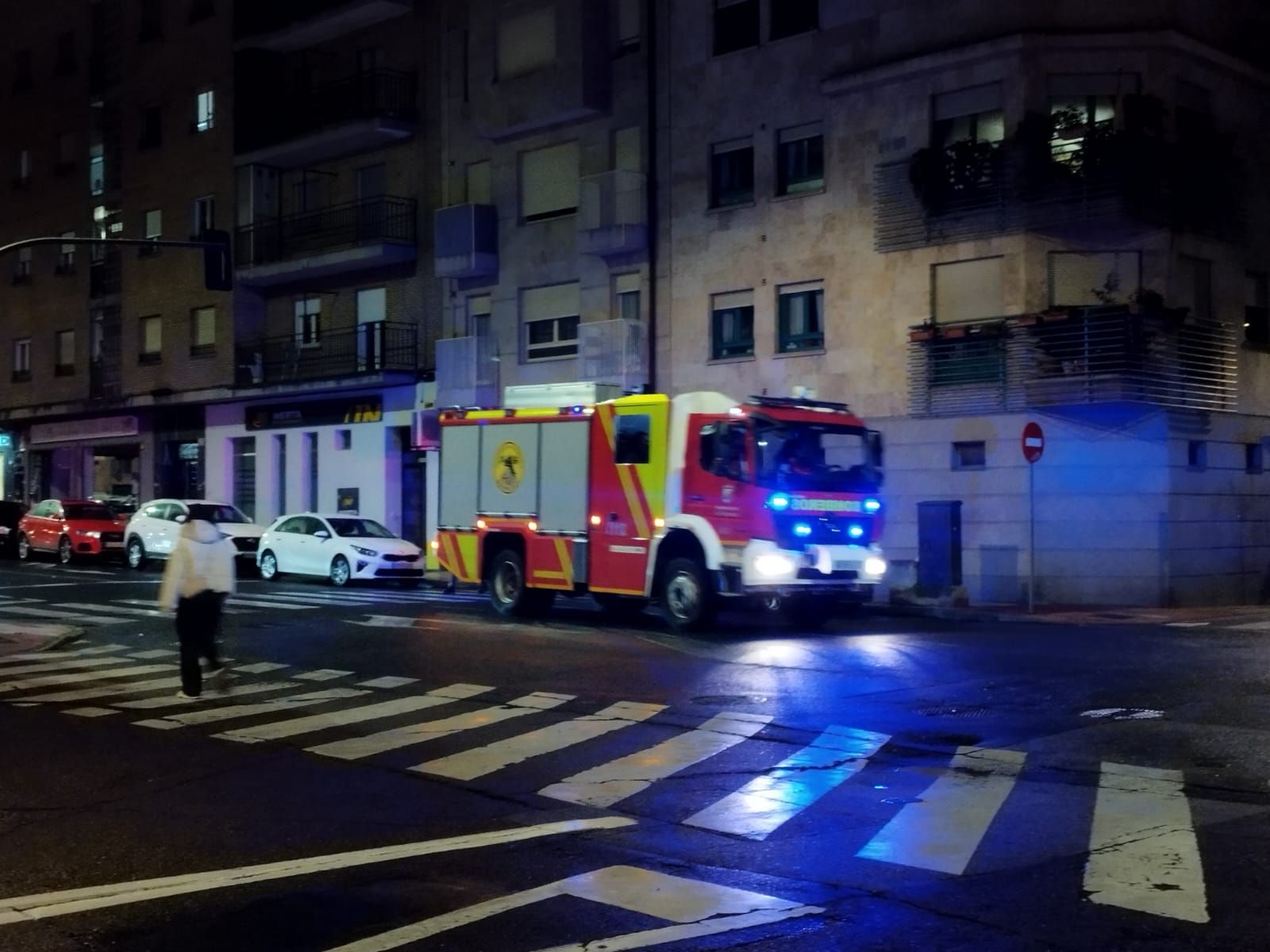 Bomberos en la avenida Italia