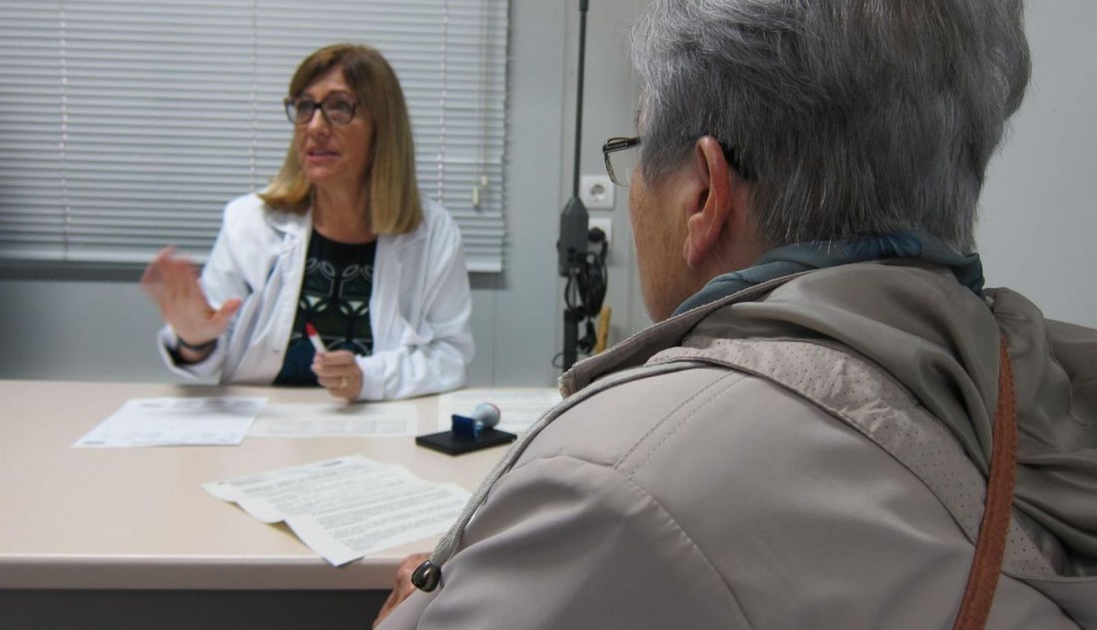 Ambulatorio, médico, atención primaria, CAP, consulta, anciana EUROPA PRESS Archivo