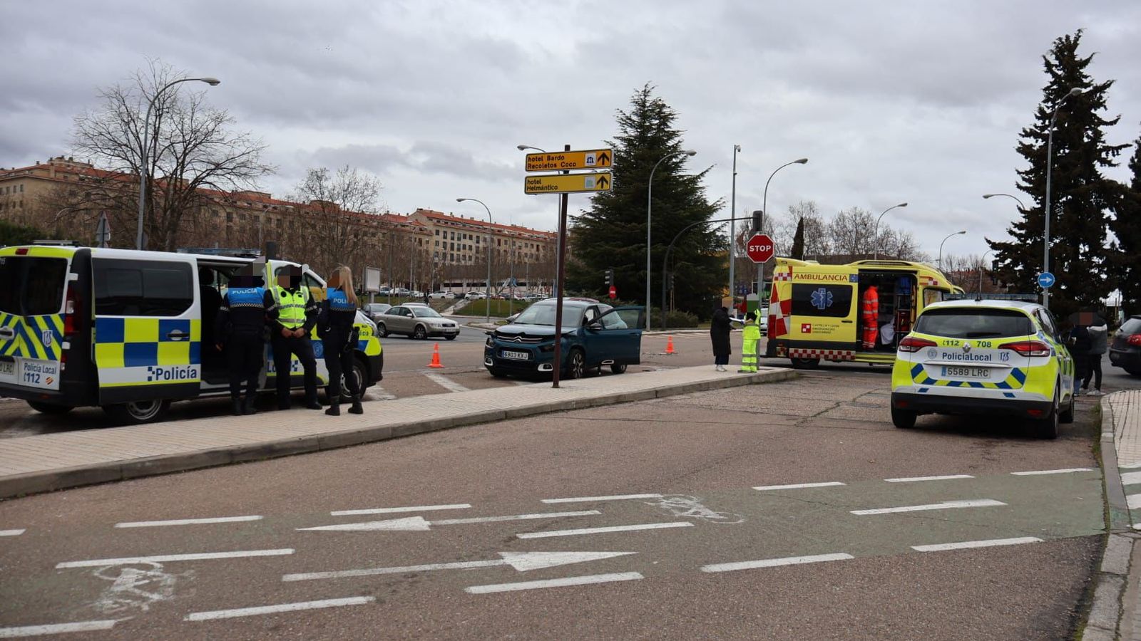 Un niño de 8 años, herido en el choque de dos coches en la Avenida Raimundo de Borgoña