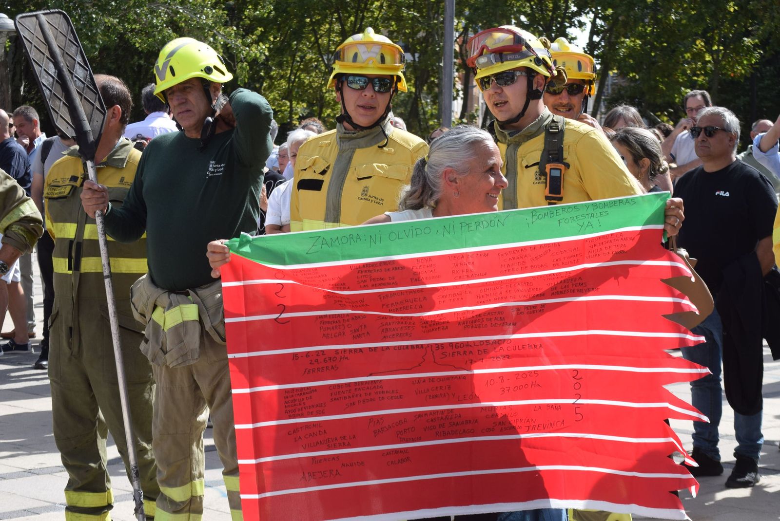 Concentración para reclamar "respeto y justicia" para Zamora tras los incendios