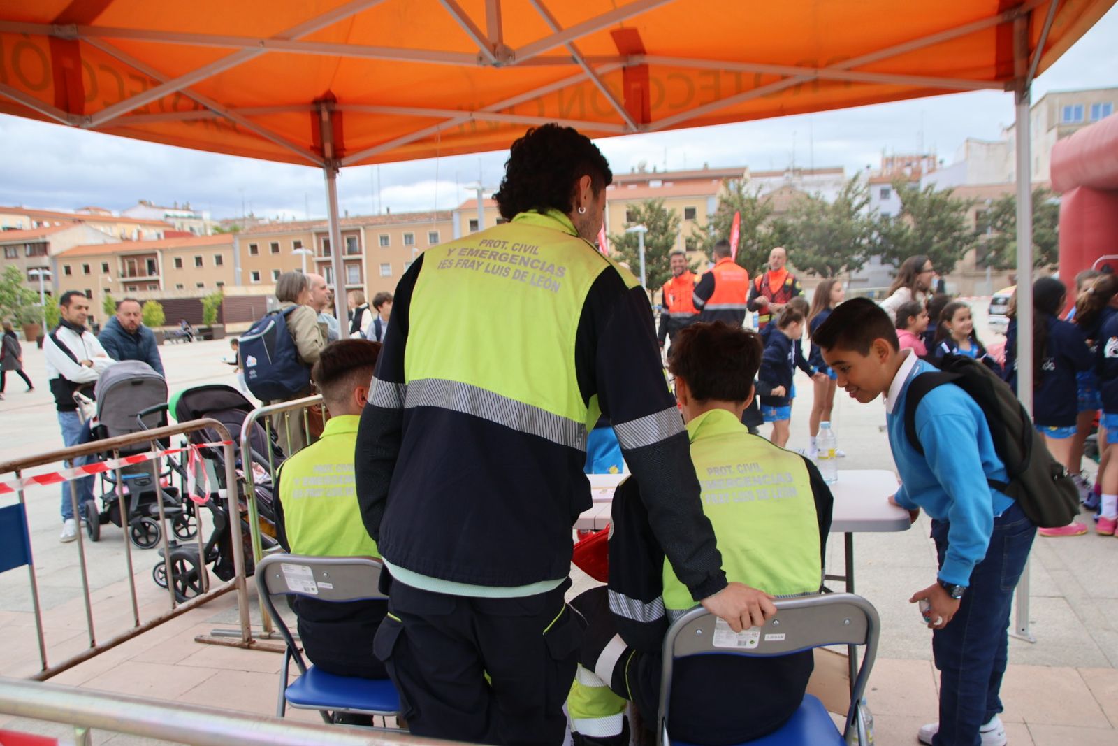 Talleres de prevención de incendios y primeros auxilios y una muestra de vehículos y material de bomberos