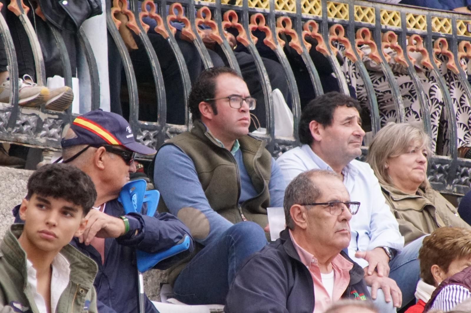 ambiente-en-el-patio-de-cuadrillas-de-la-glorieta-para-ver-a-sergio-galan-diego-ventura-y-guillermo-hermoso-de-mendoza-21-de-septiembre-de-2024-fotos-juanes-53