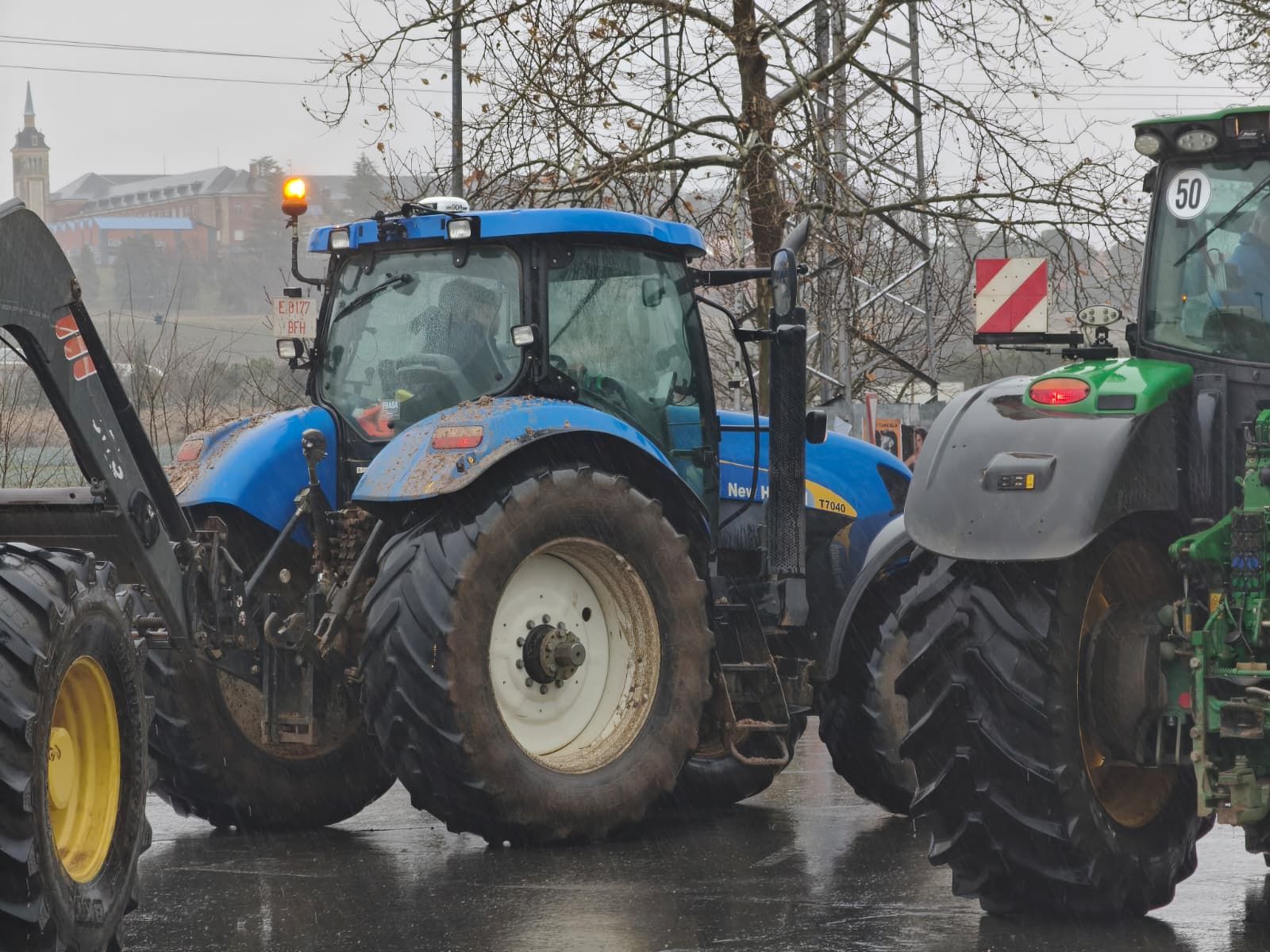 En imágenes la marcha con tractores y vehículos de campo en Salamanca en protesta contra Mercosur
