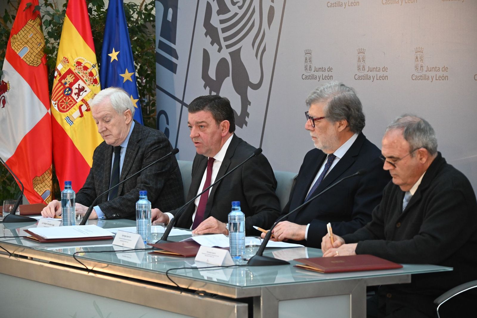 La Junta subvenciona la contratación laboral y el autoempleo de castellanos y leoneses residentes en el exterior para incentivar su retorno