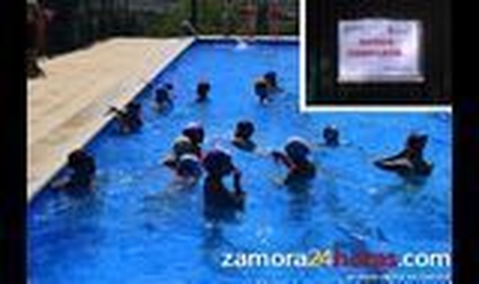 La piscina del Tránsito cuelga el cartel de “aforo completo”