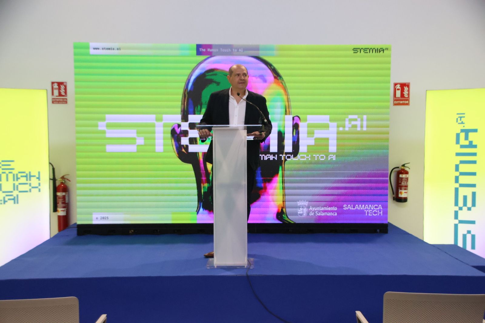 El alcalde de Salamanca, Carlos García Carbayo, y el CEO de Stemia, Juan Manuel Barrionuevo, presentan el inicio de la actividad de esta empresa en Salamanca