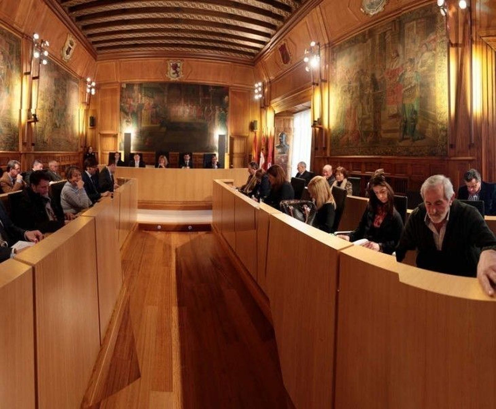 La Diputación reconoce que Montserrat Triana Martínez dejó de trabajar al ser despedida por ocuparse su plaza