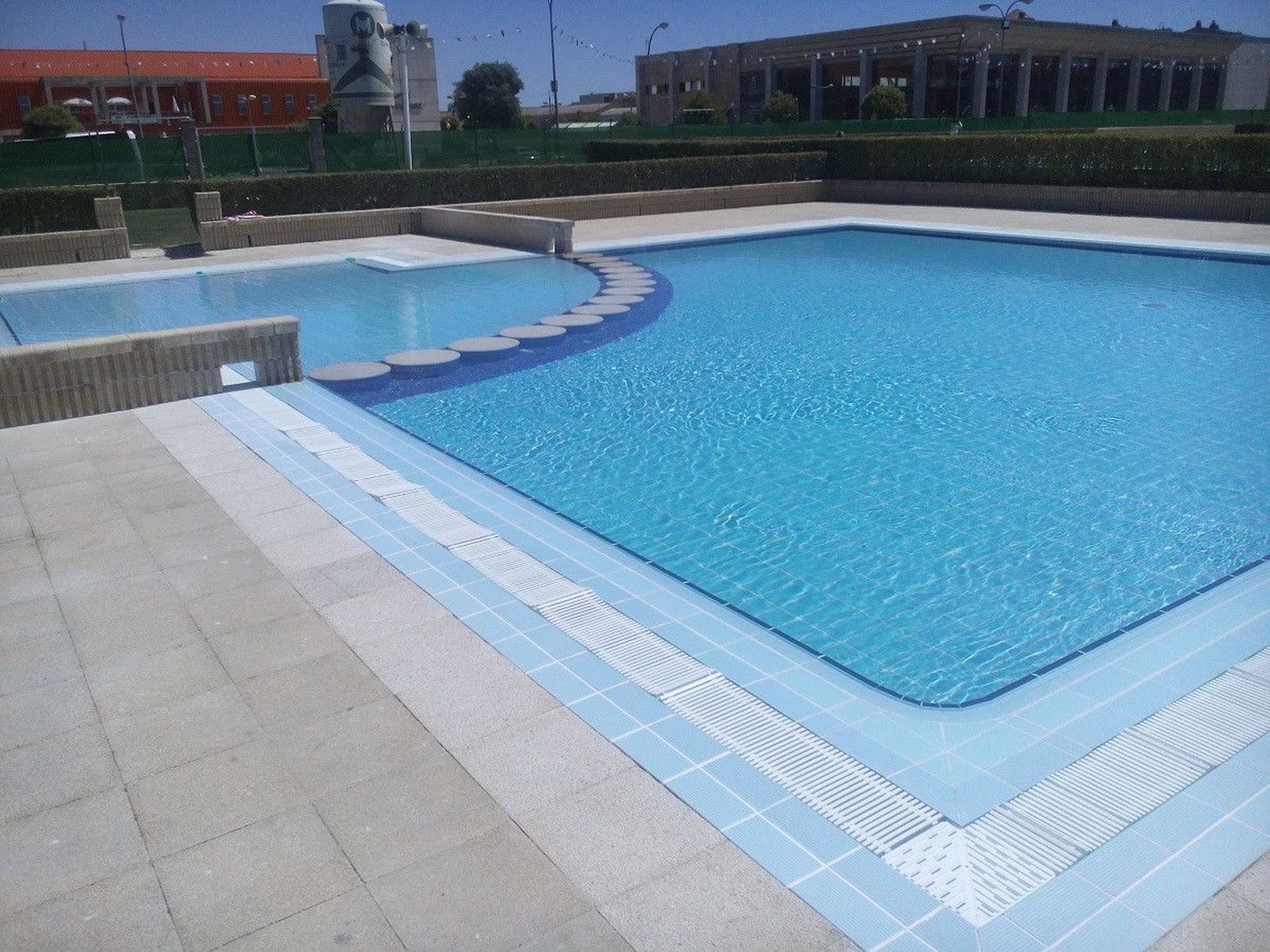 Piscina Villares de la Reina