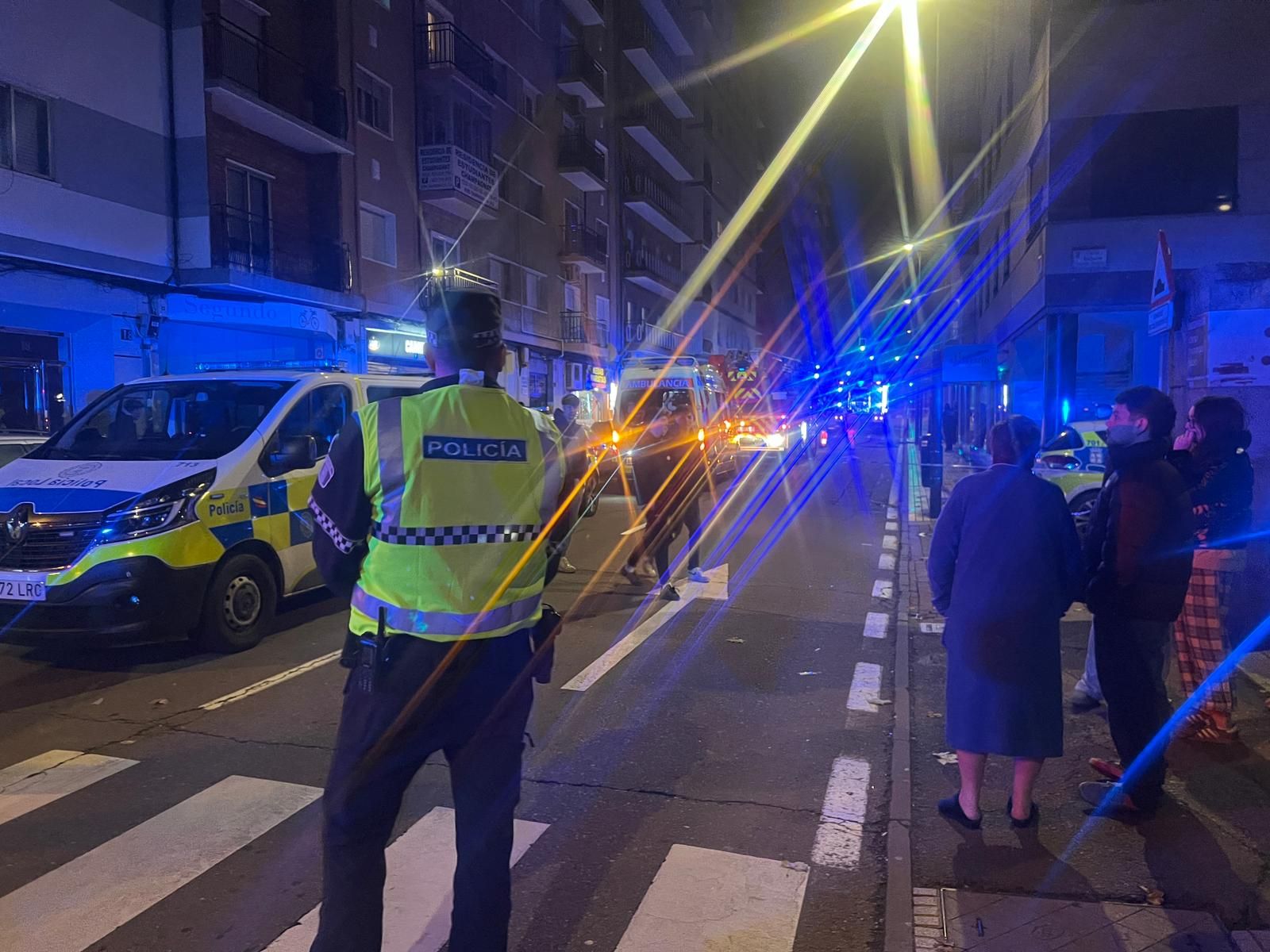 Gran despliegue de Bomberos y Policía por un incendio en Salamanca