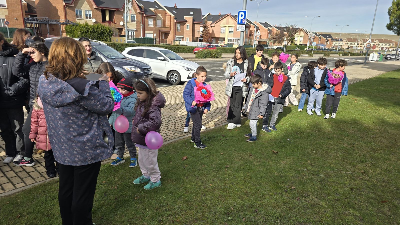 Ofrenda floral y lectura del manifiesto institucional por el Día Contra la Violencia de Género