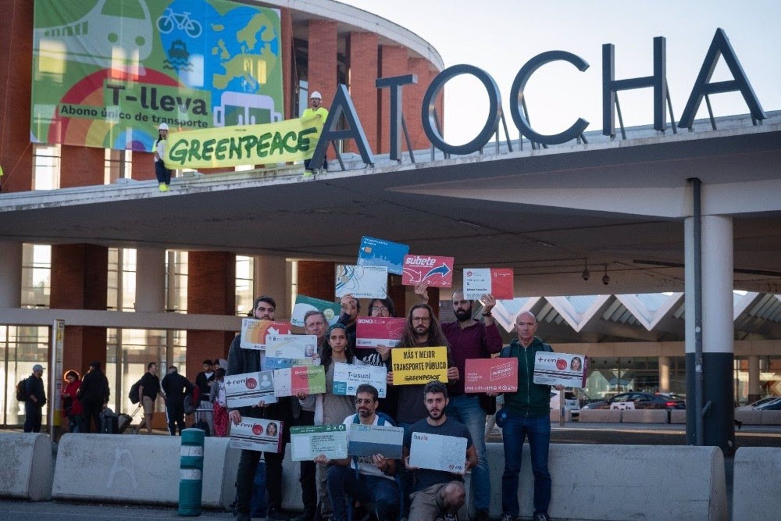 Greenpeace urge al Gobierno a seguir con las ayudas al transporte para avanzar hacia el abono único. EP