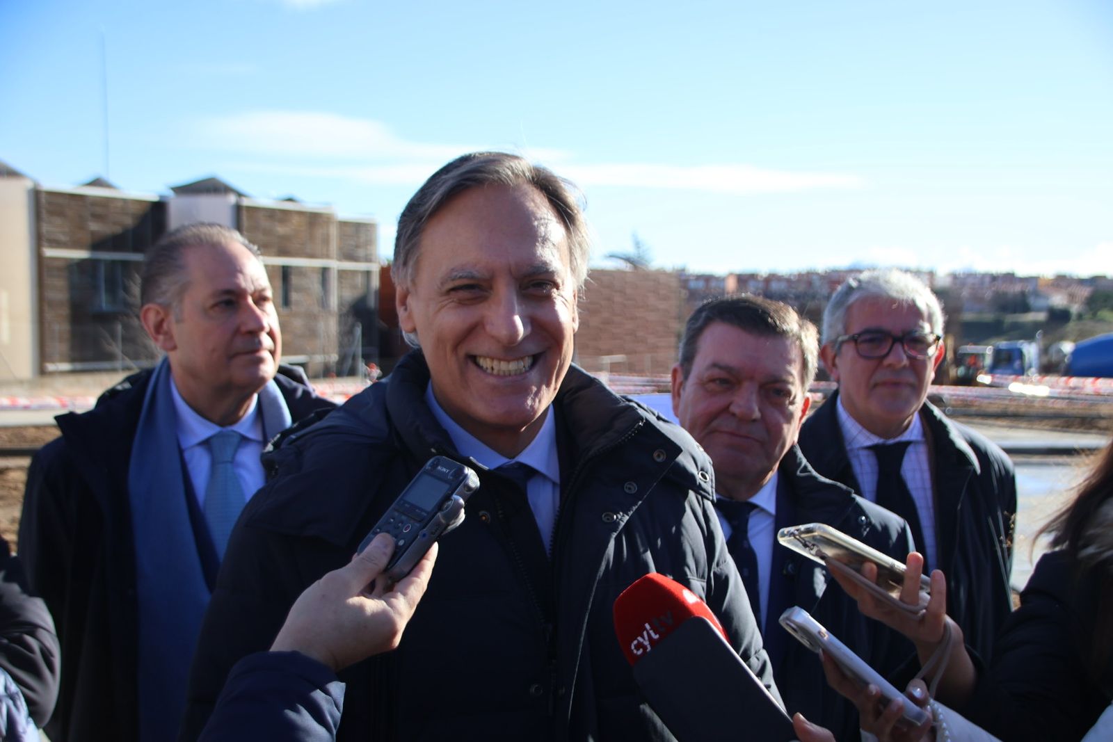 Visita de las obras de construcción de la nueva plaza de Vistahermosa