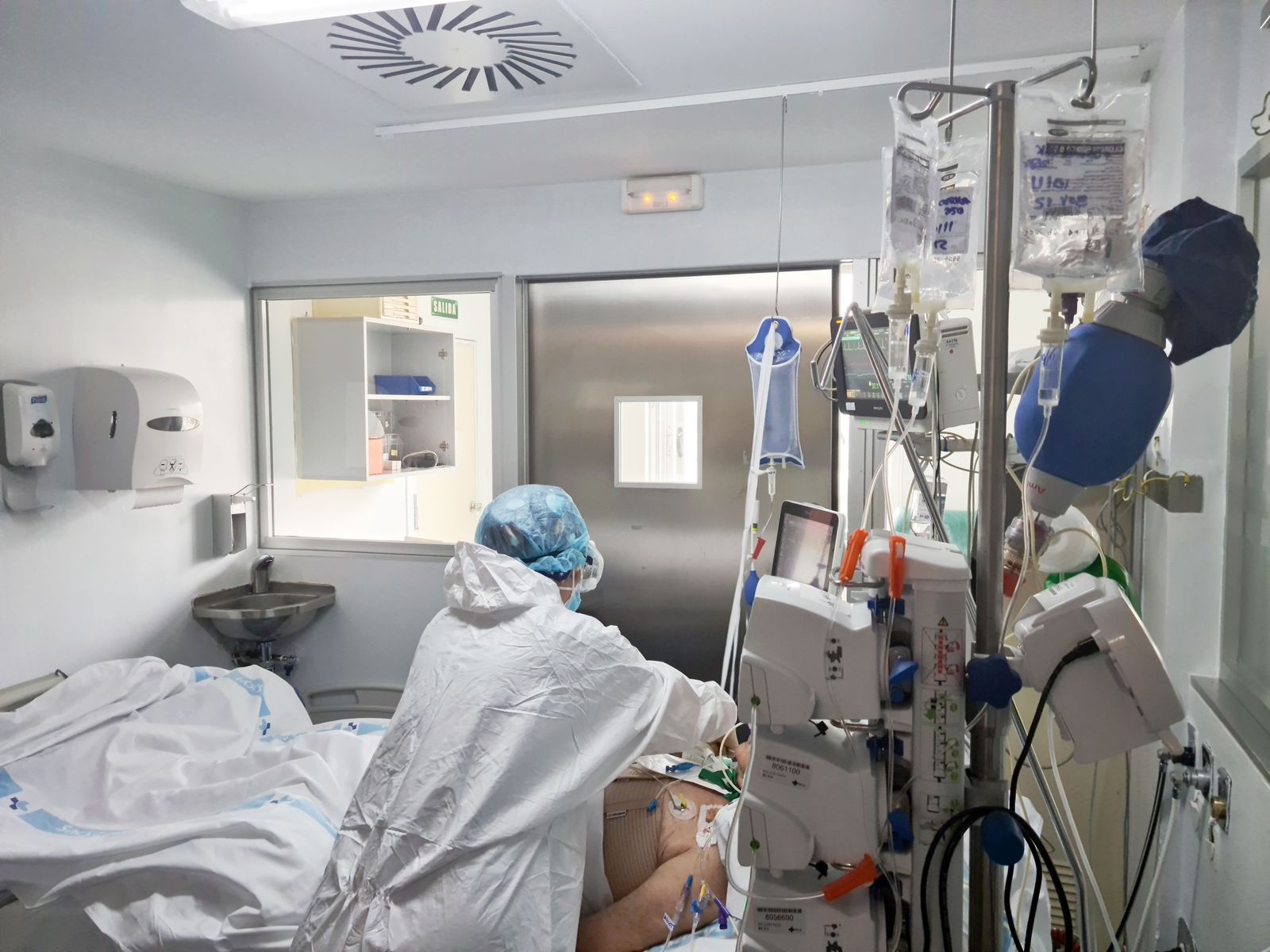 Foto de la UCI del Complejo Asistencial Universitario