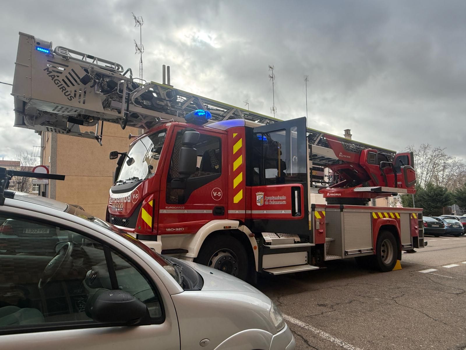 Amplio despliegue de los servicios de emergencia tras la intoxicación de una mujer en la calle Volta