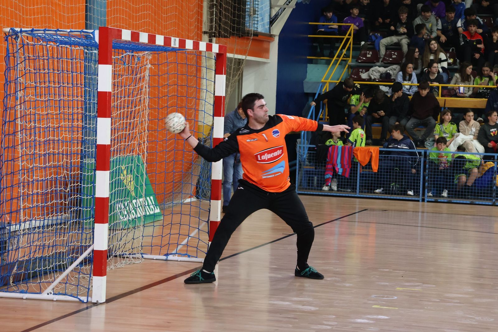 GALERÍA | Revive el apasionante duelo entre el Balonmano Zamora y el Ciudad de Santander