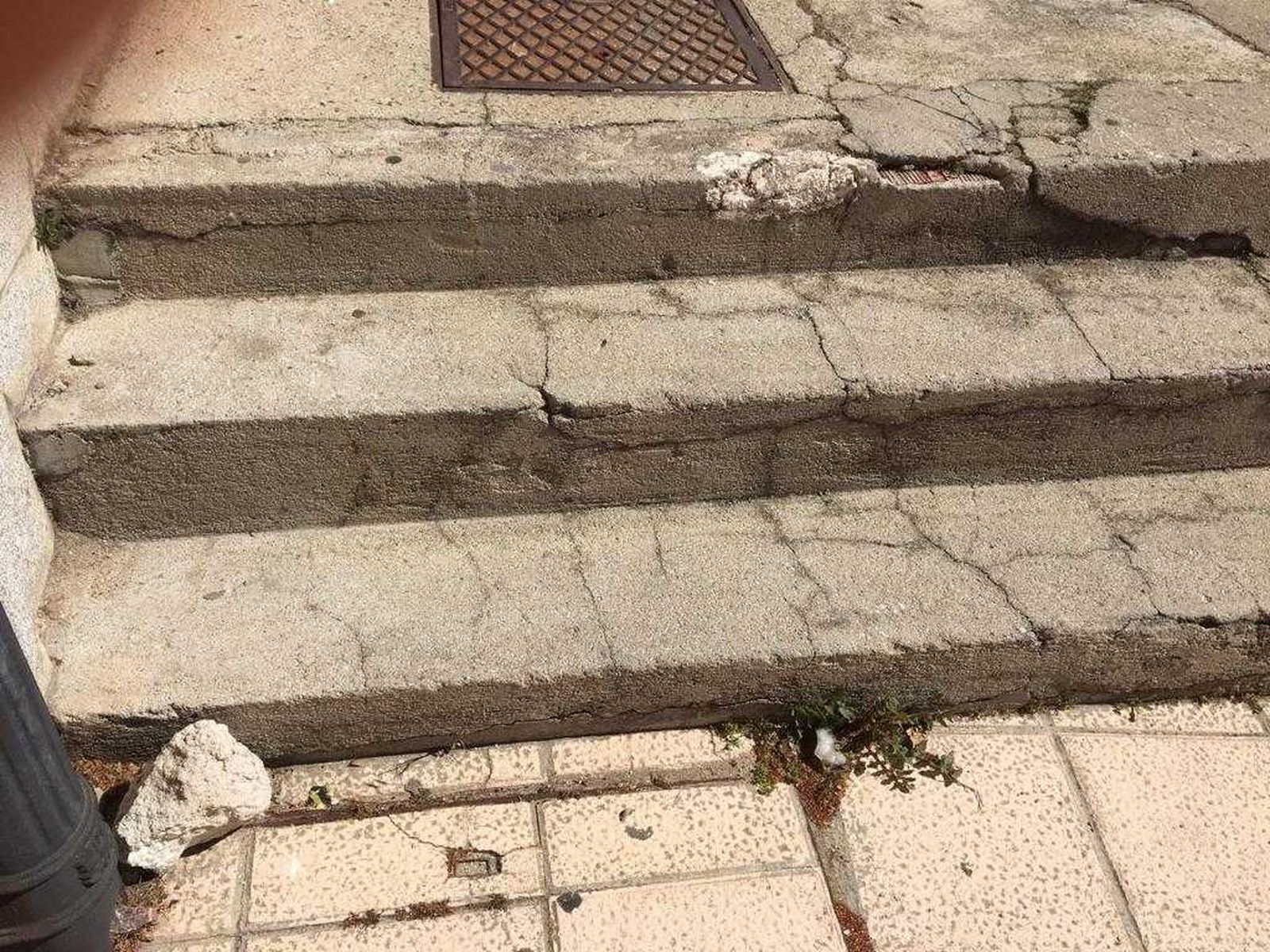 Situación en la que está el pavimento de la ribera del puente de Salamanca