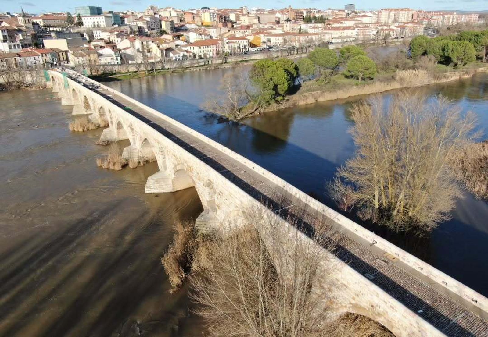galeria-la-nueva-imagen-del-puente-de-piedra-de-zamora-a-vista-de-dron-jpg-4